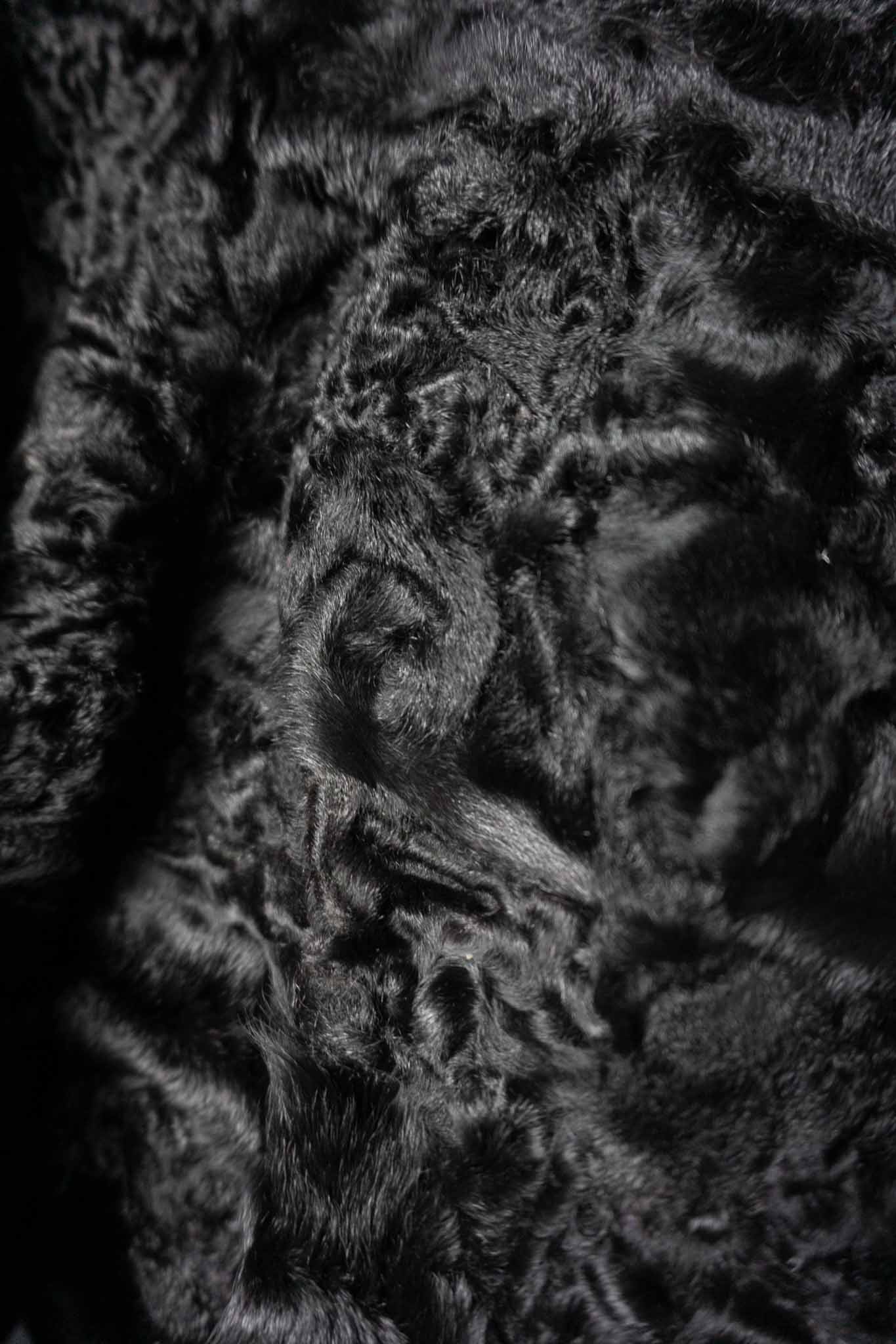 Vintage Lammfellmantel 70s Schwarz, S–M theplaincircle vintage