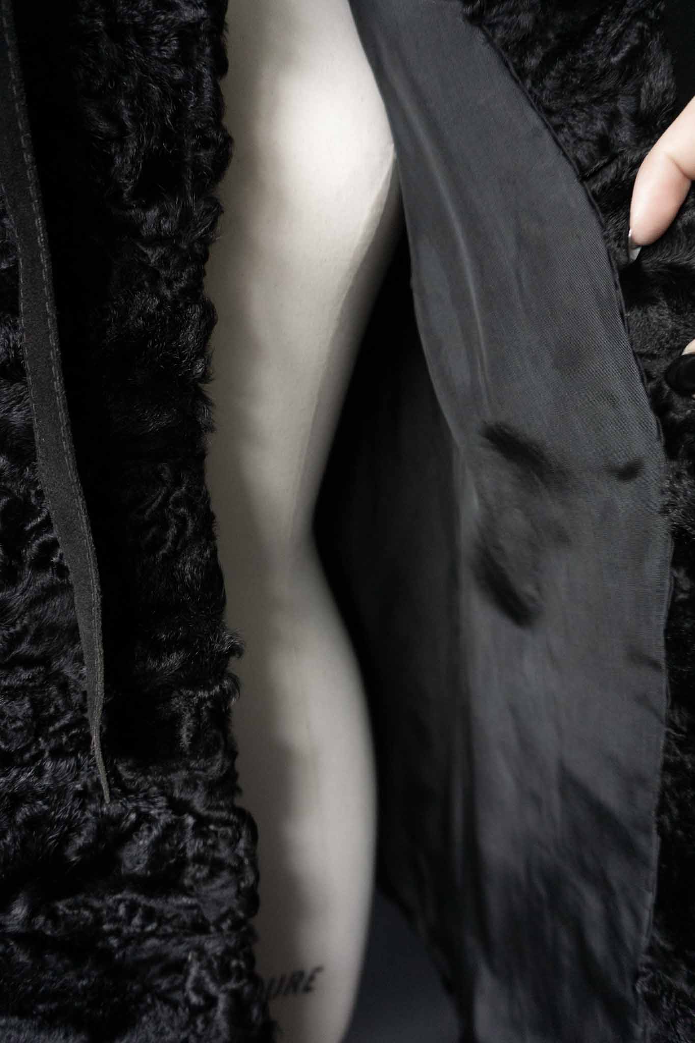 Vintage Lammfellmantel 70s Schwarz, S–M theplaincircle vintage