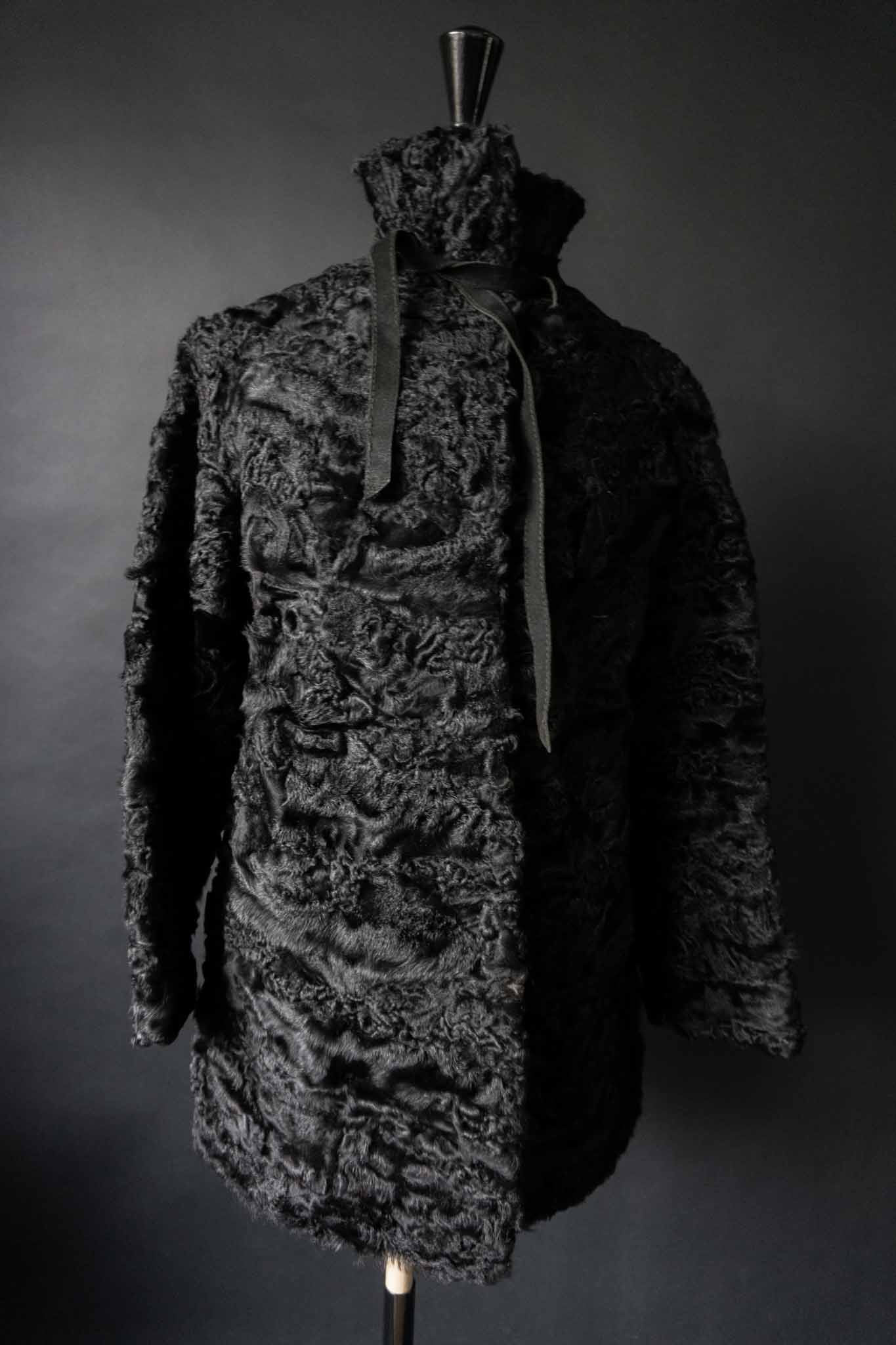 Vintage Lammfellmantel 70s Schwarz, S–M theplaincircle vintage