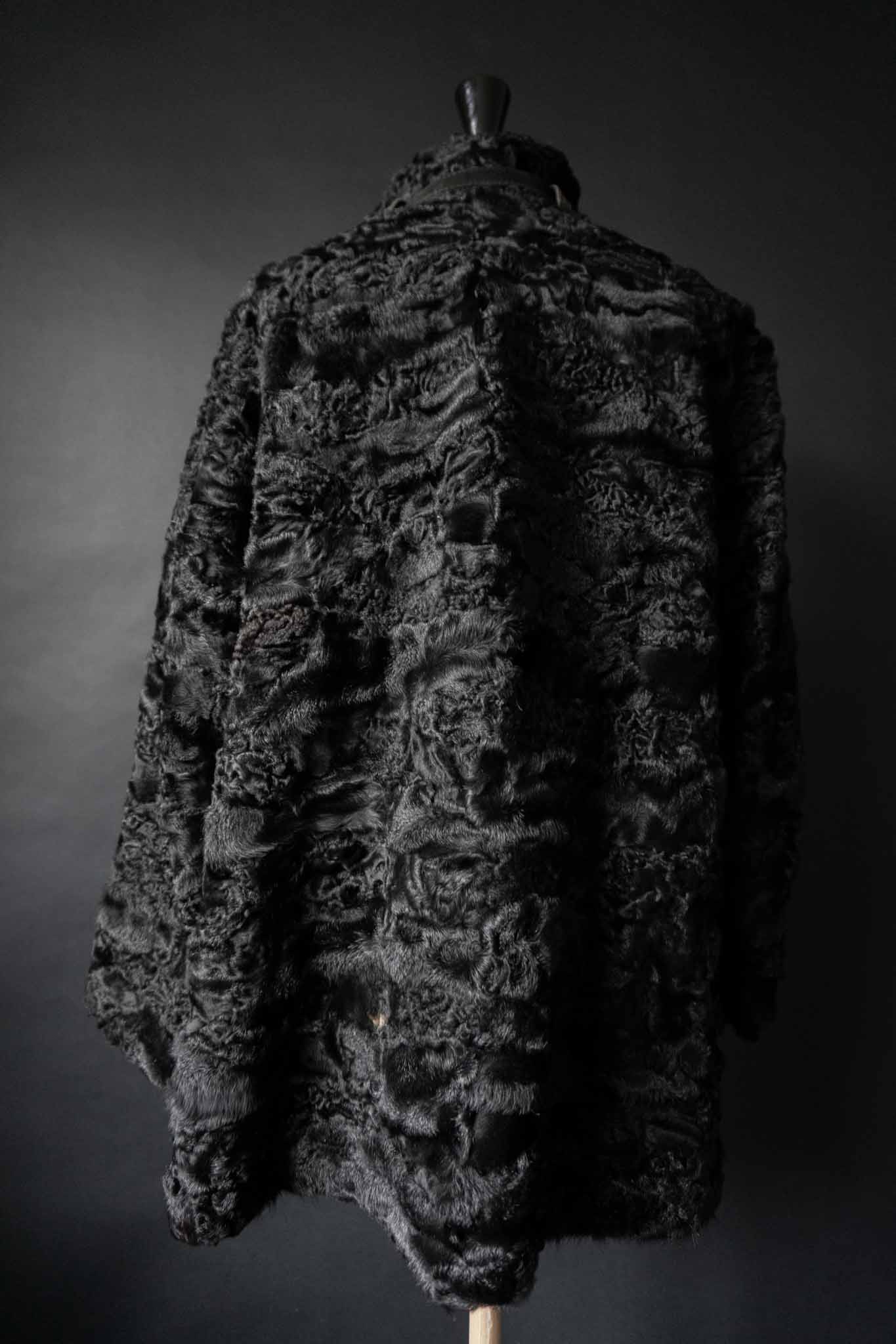 Vintage Lammfellmantel 70s Schwarz, S–M theplaincircle vintage