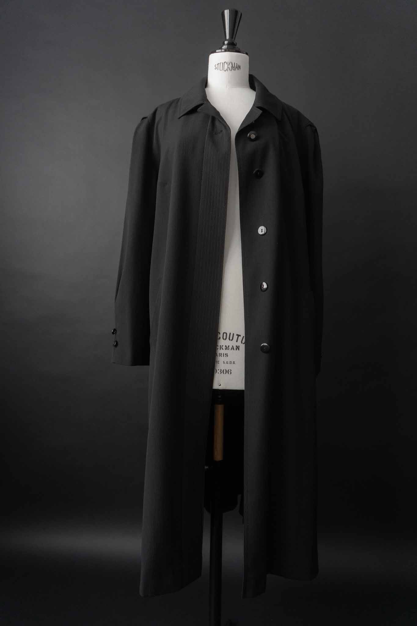 Schwarzer fließender Vintage Mantel mit verdeckter Knopfleiste