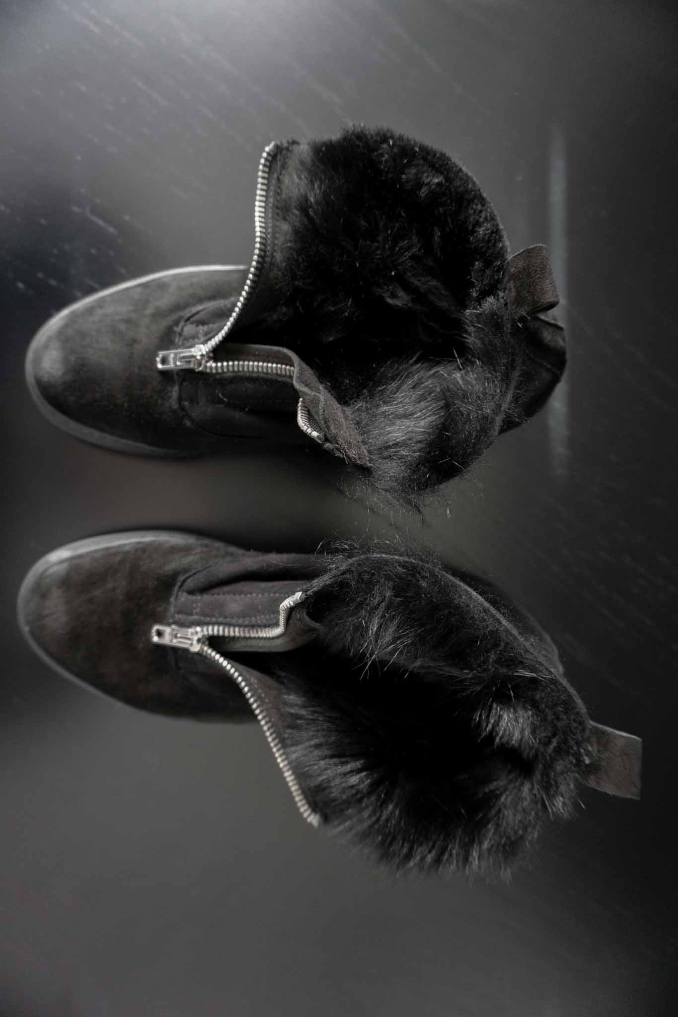 Schwarze Shearling Boots aus Wildleder mit Lammfellfutter