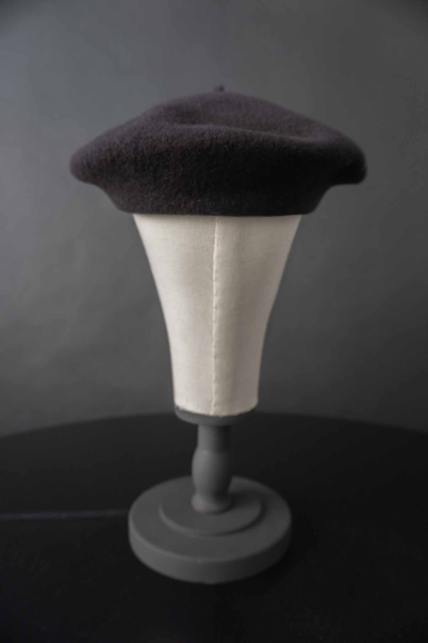 Vintage Woll-Baret Schurwolle, Schwarz theplaincircle vintage