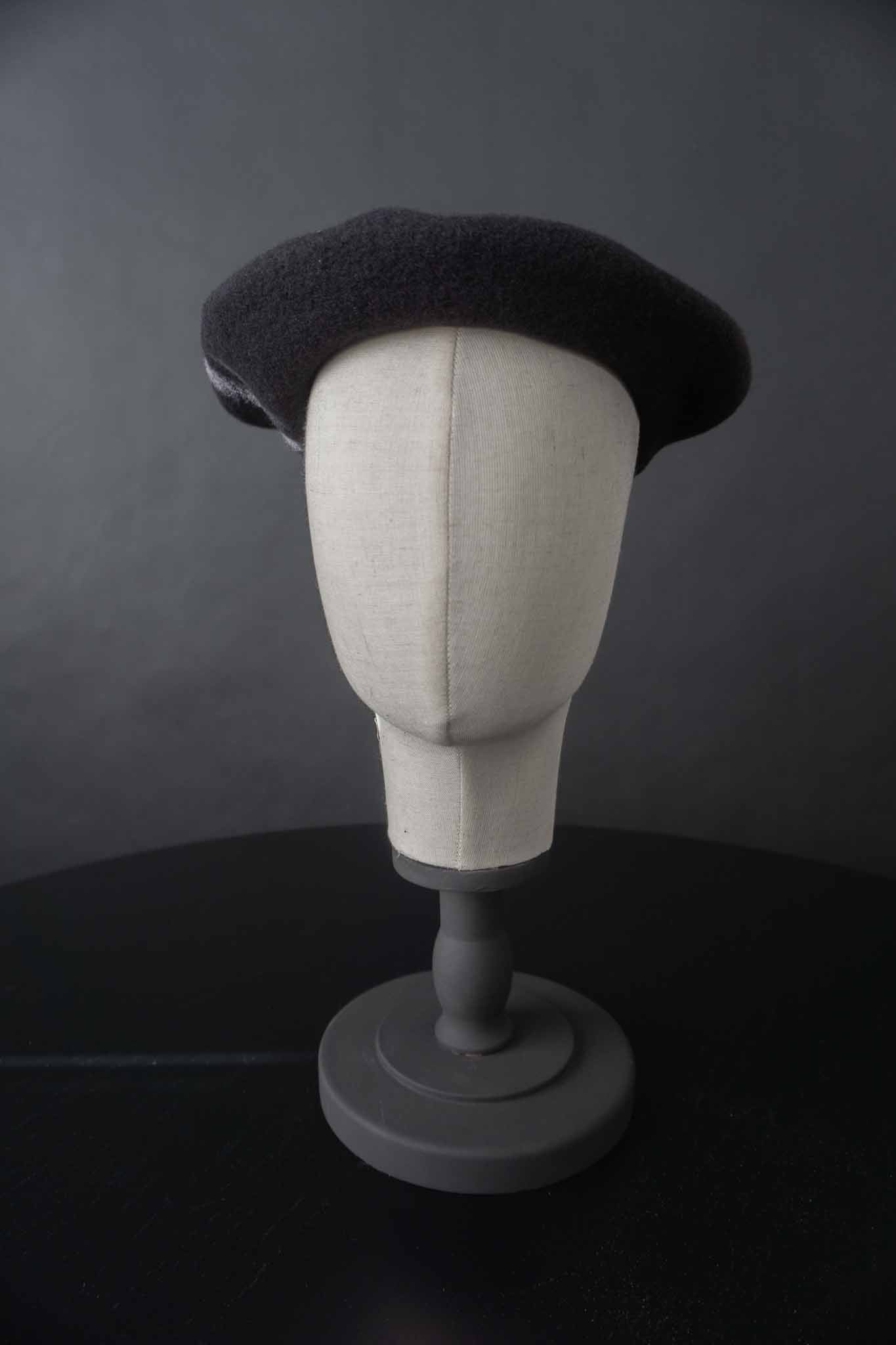Vintage Woll-Baret Schurwolle, Schwarz theplaincircle vintage
