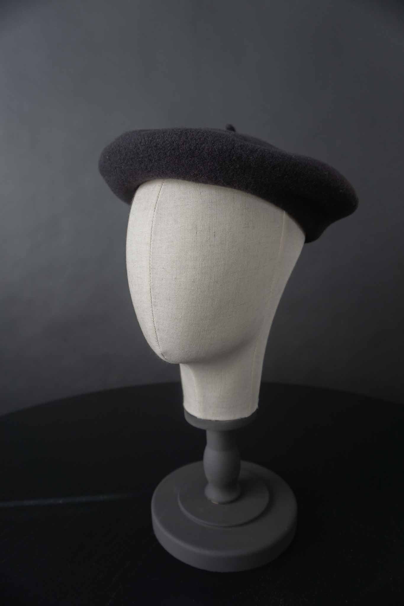 Vintage Woll-Baret Schurwolle, Schwarz theplaincircle vintage