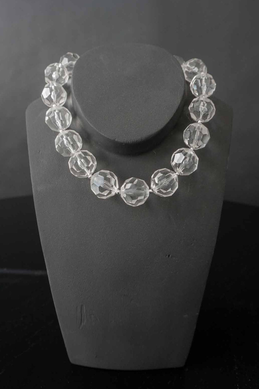 80er chunky Perlenkette transparente Kunststoff Facettperlen – Vintage Avantgarde Second Hand Statement Jewelry