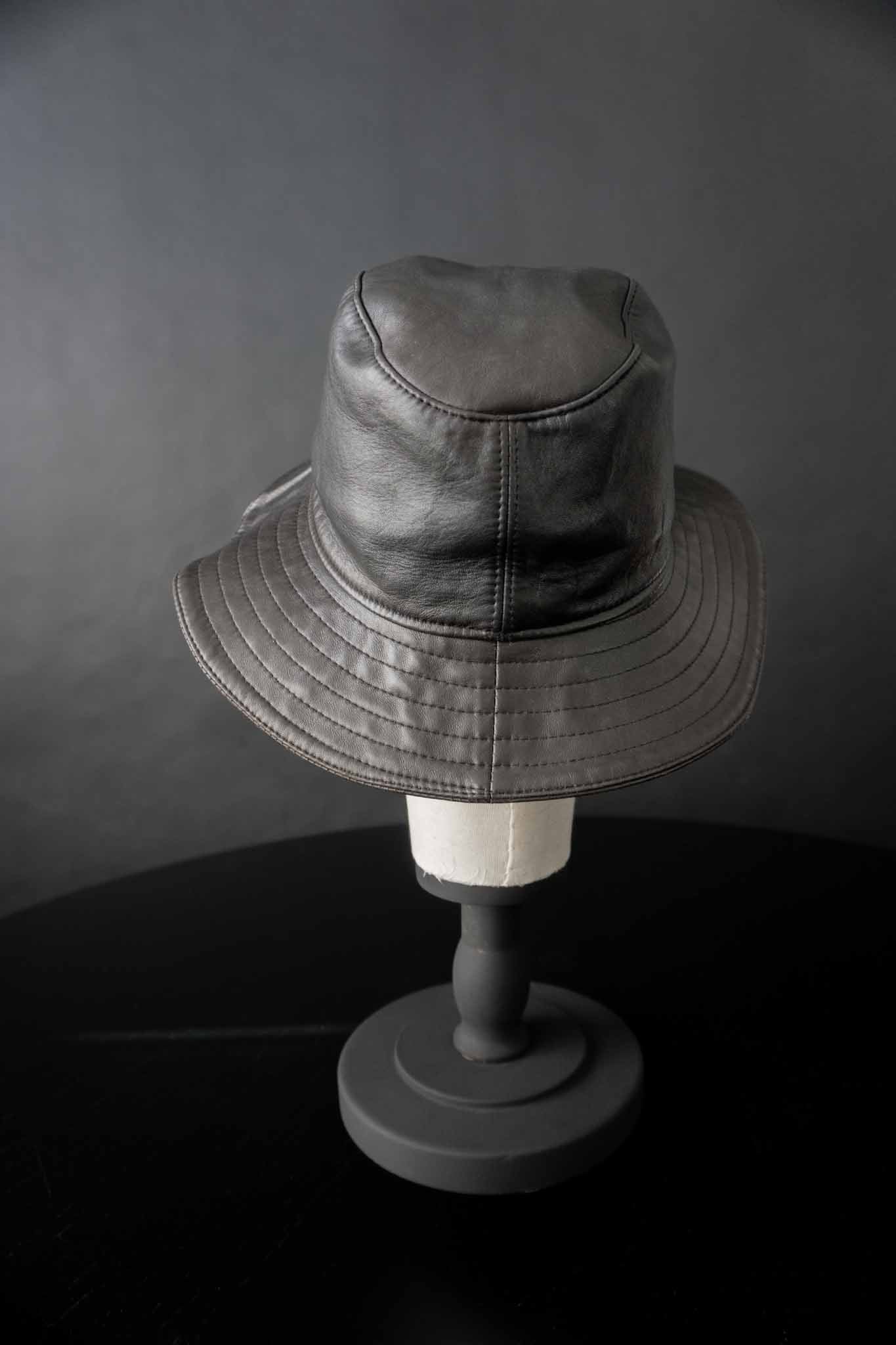 Escada Vintage Lederhut schwarz – 80s Designer theplaincircle vintage