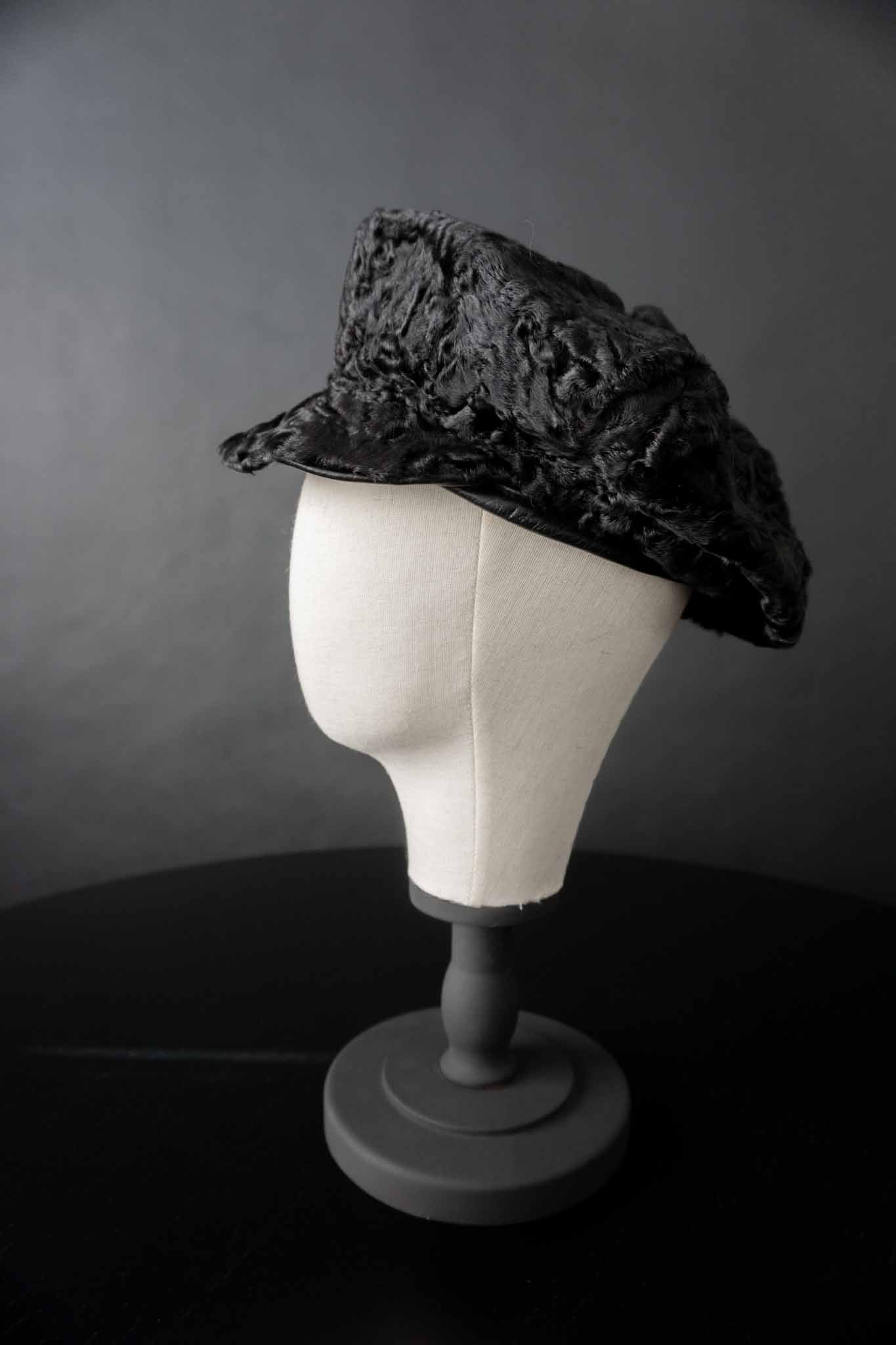 Vintage Bakerboy Hat Lammfell Schwarz theplaincircle vintage