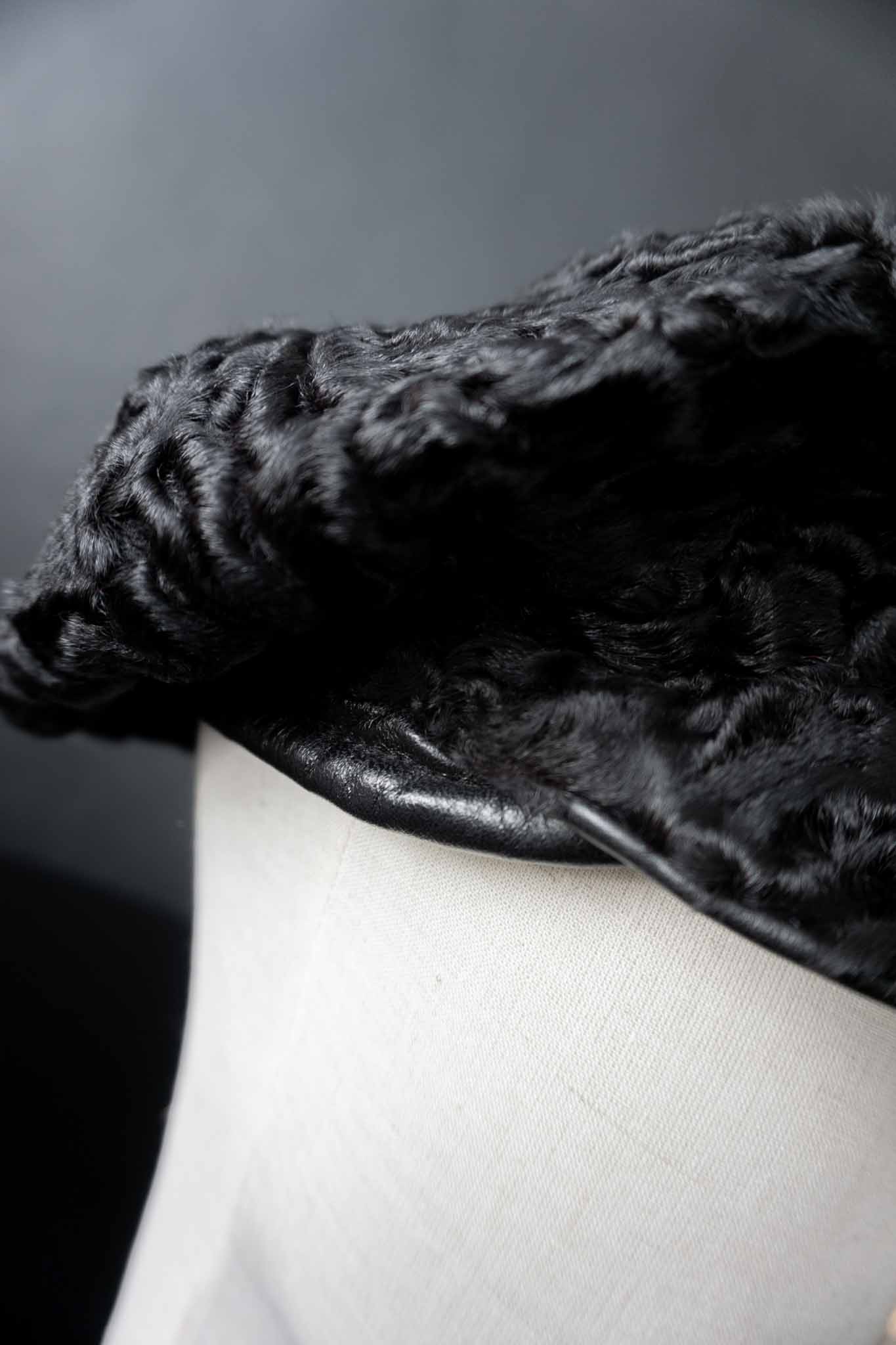 Vintage Bakerboy Hat Lammfell Schwarz theplaincircle vintage