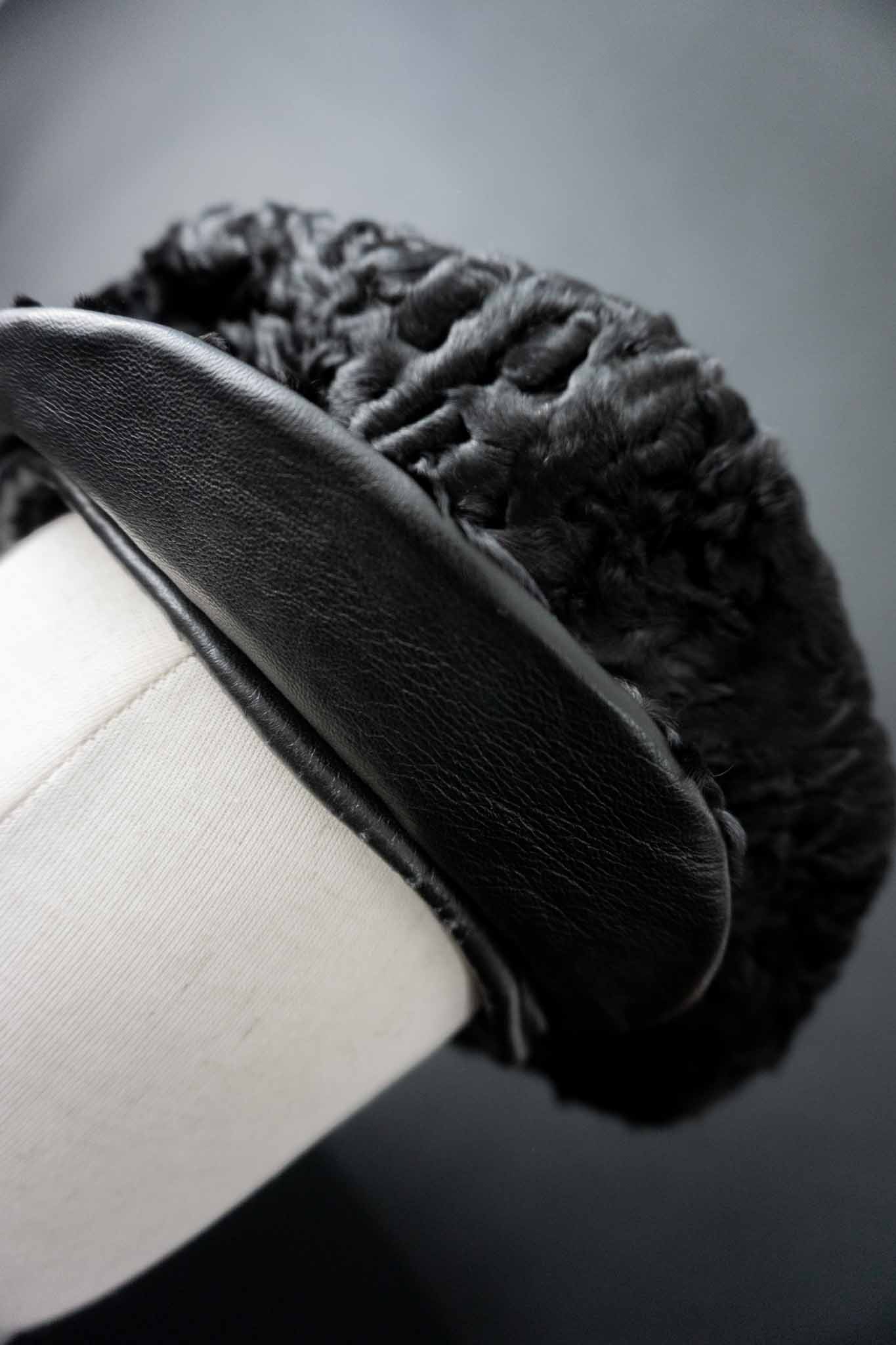 Vintage Bakerboy Hat Lammfell Schwarz theplaincircle vintage