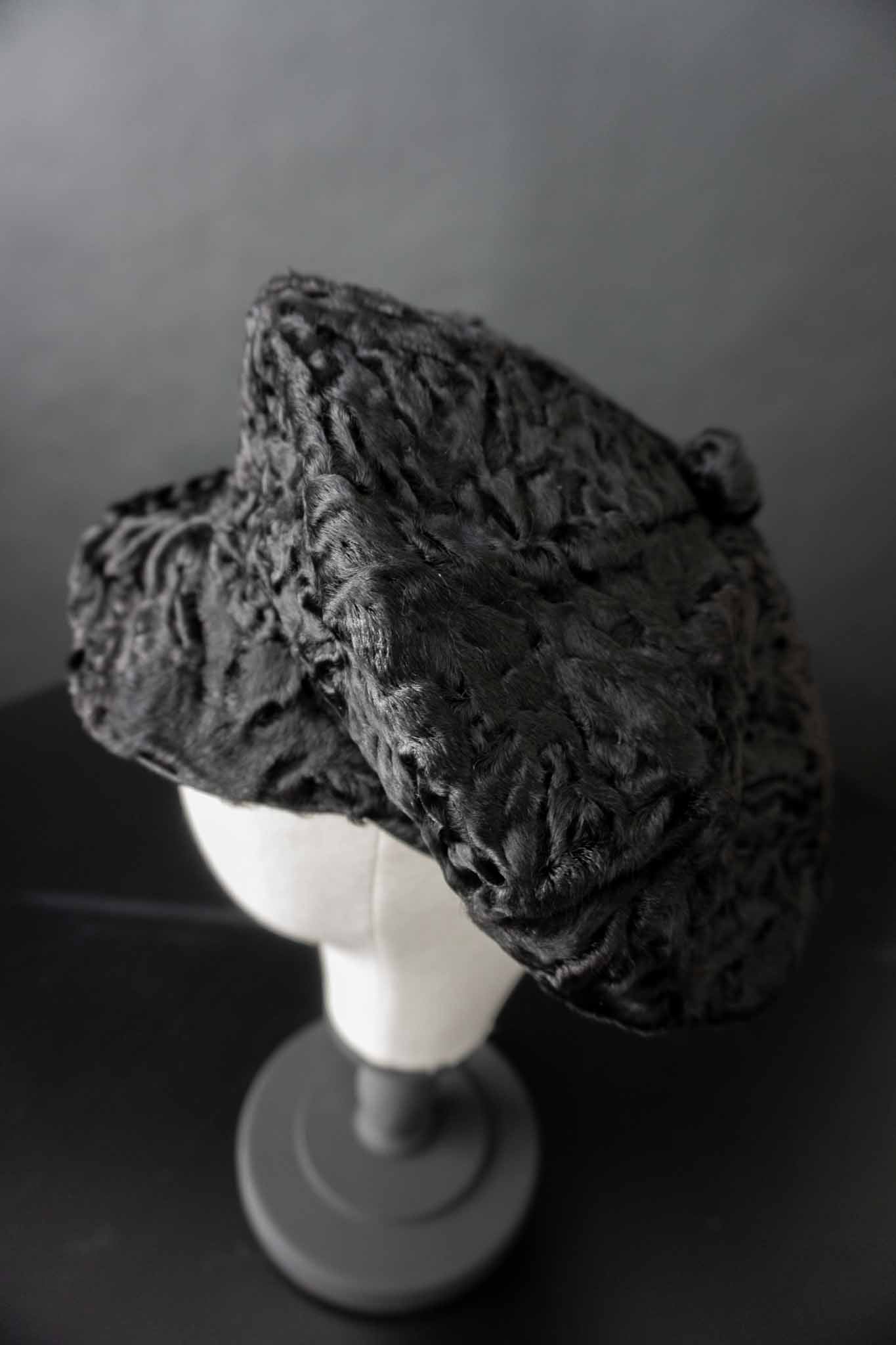 Vintage Bakerboy Hat Lammfell Schwarz theplaincircle vintage