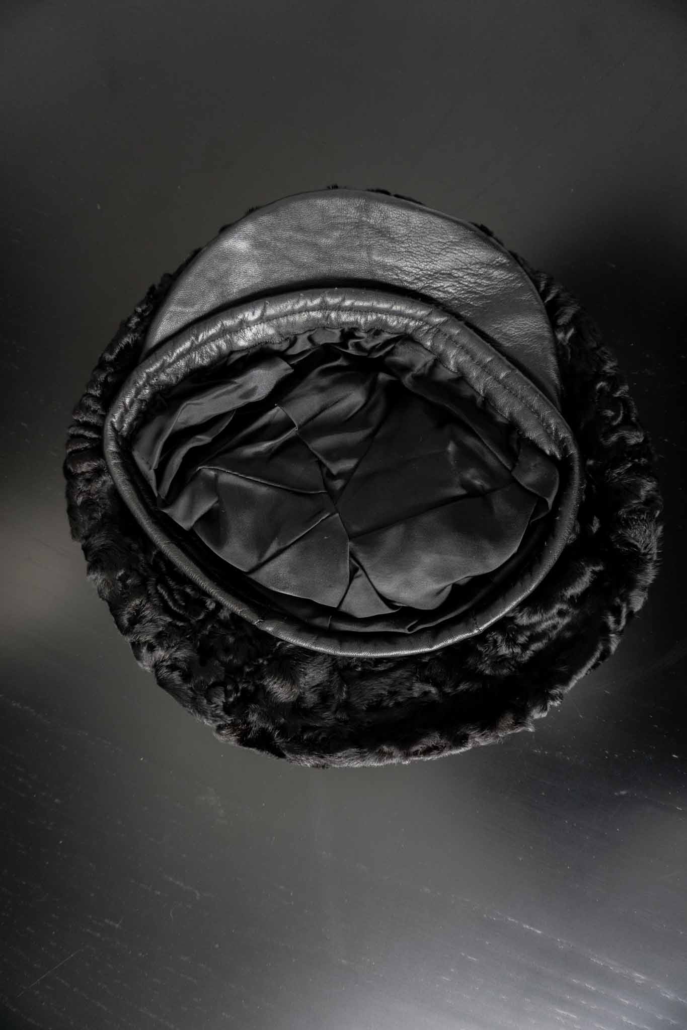 Vintage Bakerboy Hat Lammfell Schwarz theplaincircle vintage