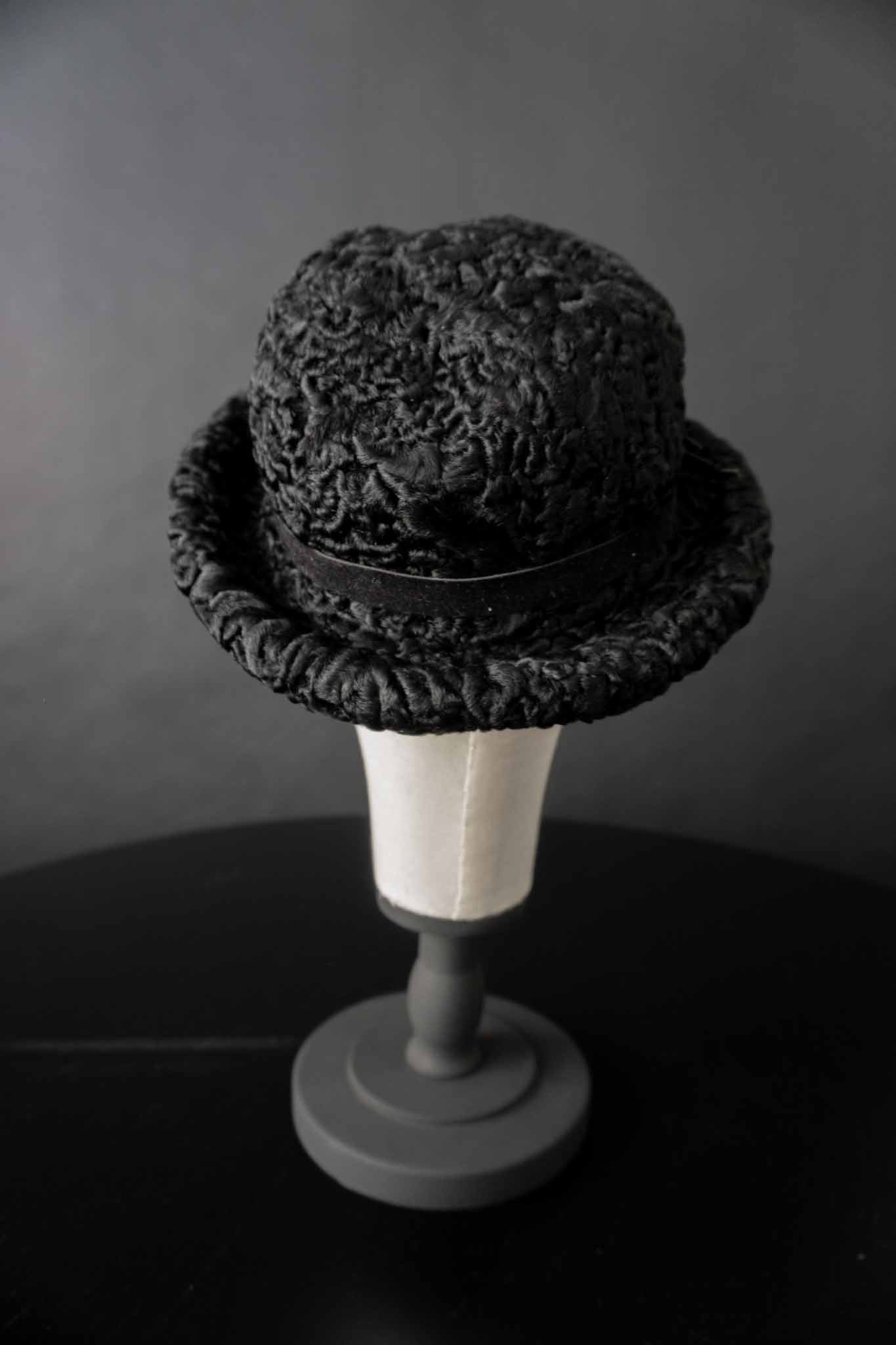 Vintage Hut Lammfell Schwarz theplaincircle vintage