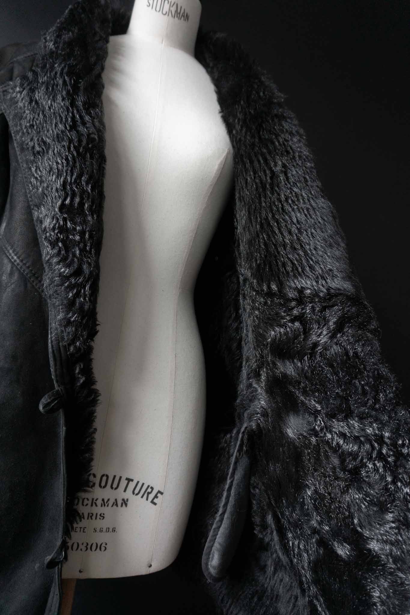 Vintage Lammfell Mantel, Schwarz, S–M theplaincircle vintage