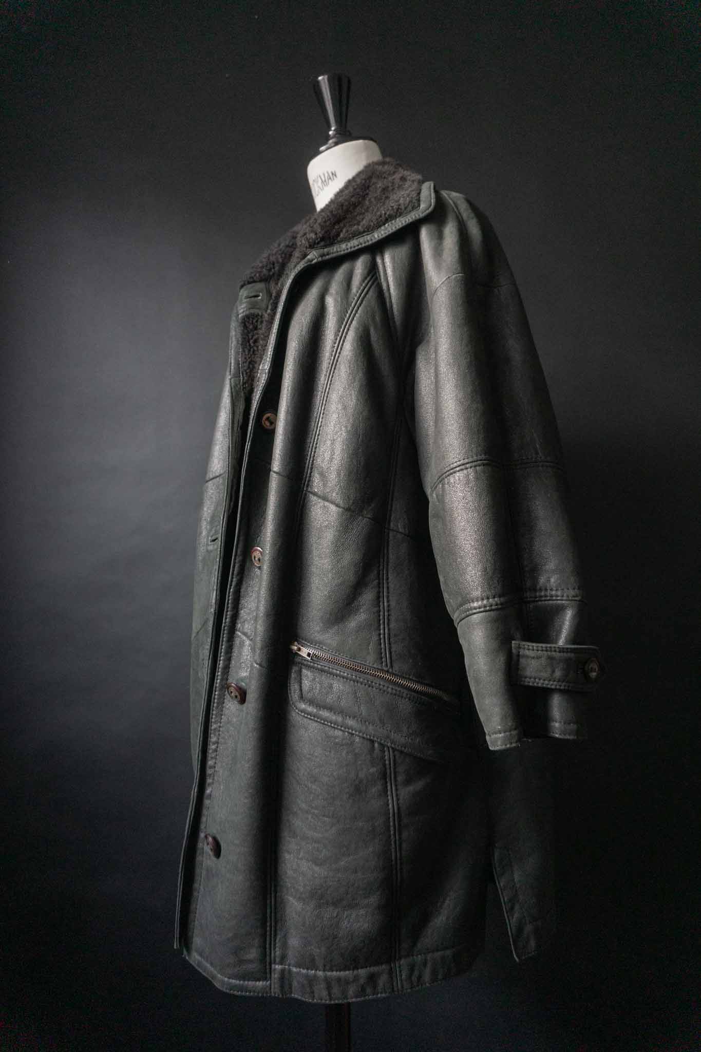 Vintage Lammfell Mantel Christ, Schwarz, S–M theplaincircle vintage