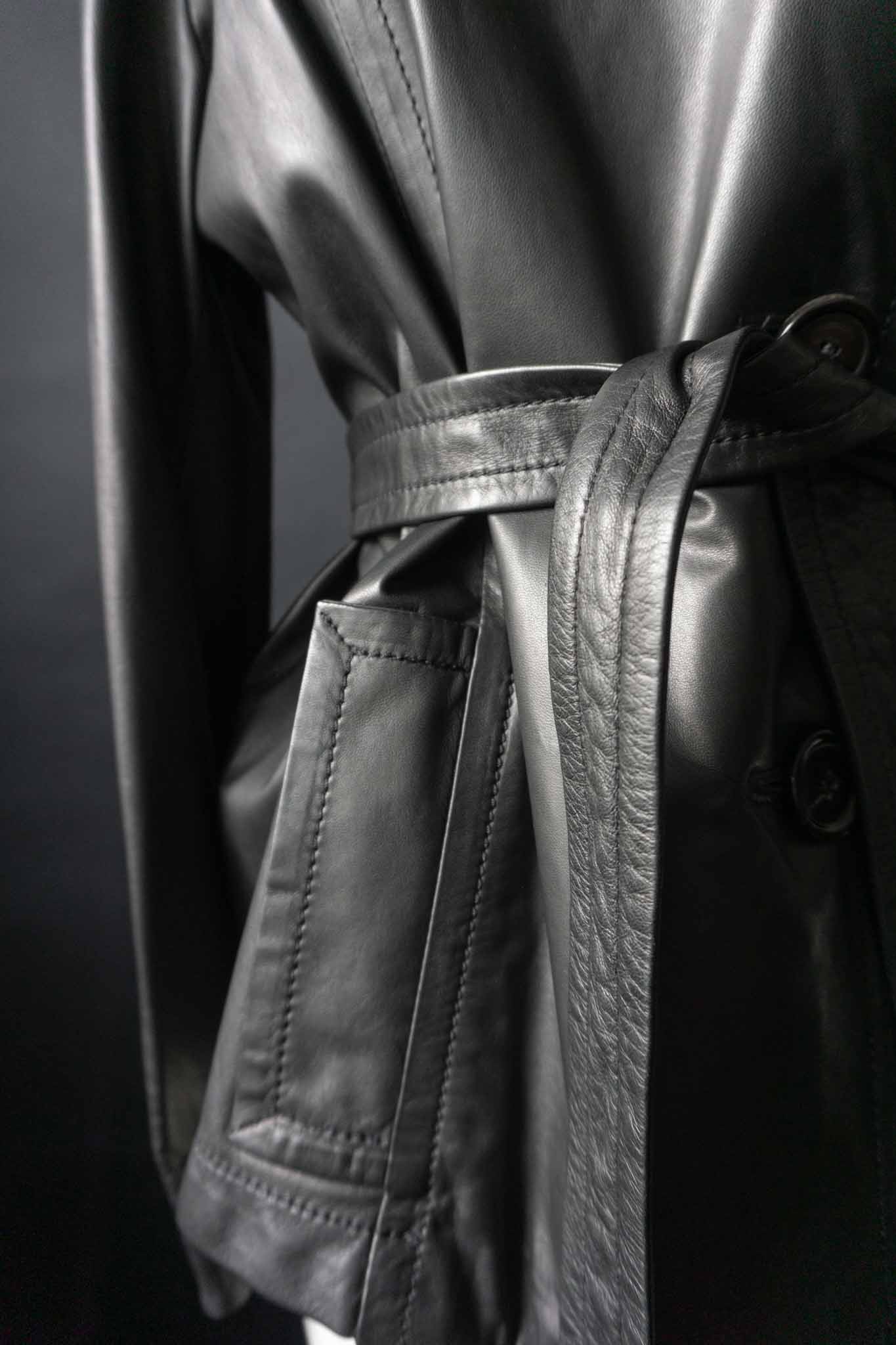 Vintage Echtlederjacke Gürtel & Stehkragen, S–M theplaincircle vintage