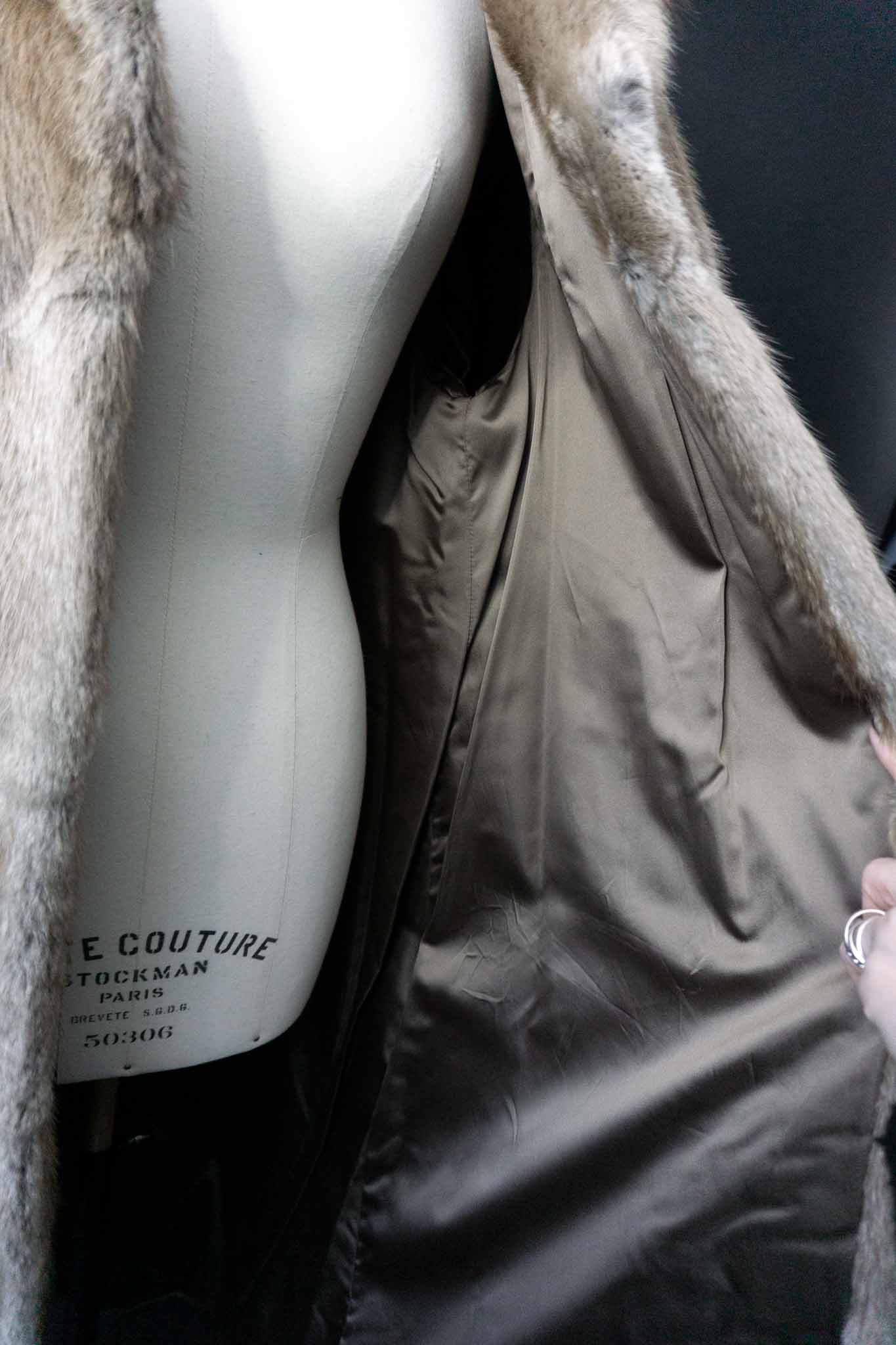 Vintage Pelzmantel aus den 1950er 1960er Jahren mit klassischer Silhouette