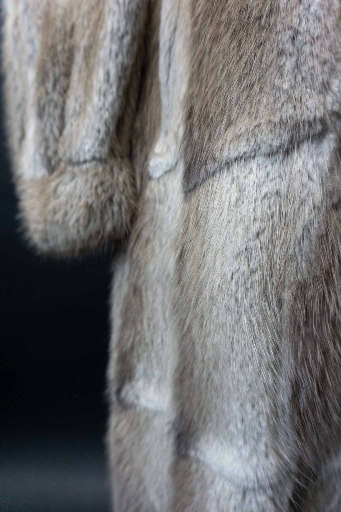 Vintage Pelzmantel aus den 1950er 1960er Jahren mit klassischer Silhouette