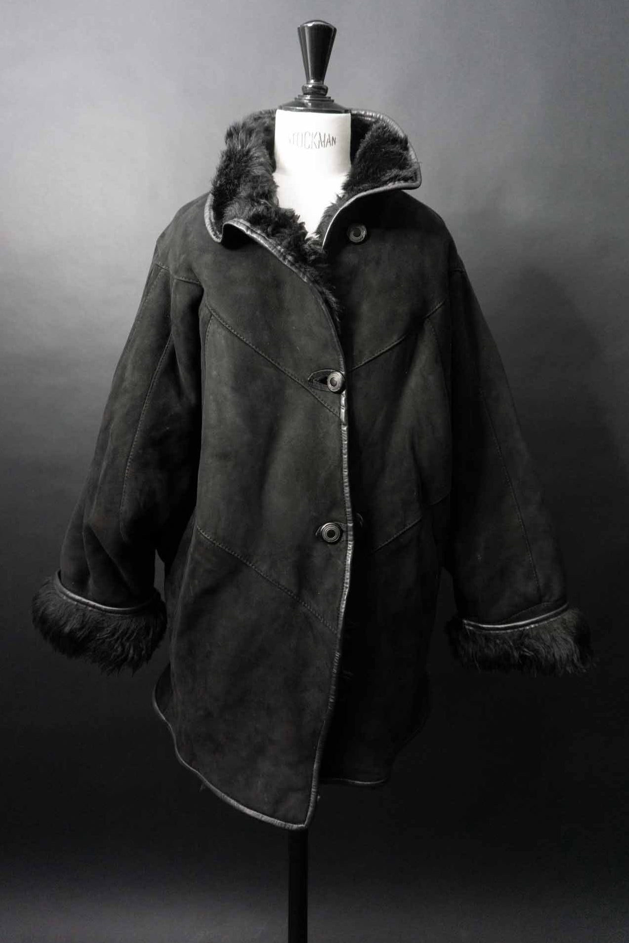 Schwarzer Vintage Lammfellmantel aus Italien mit echtem Shearling-Futter