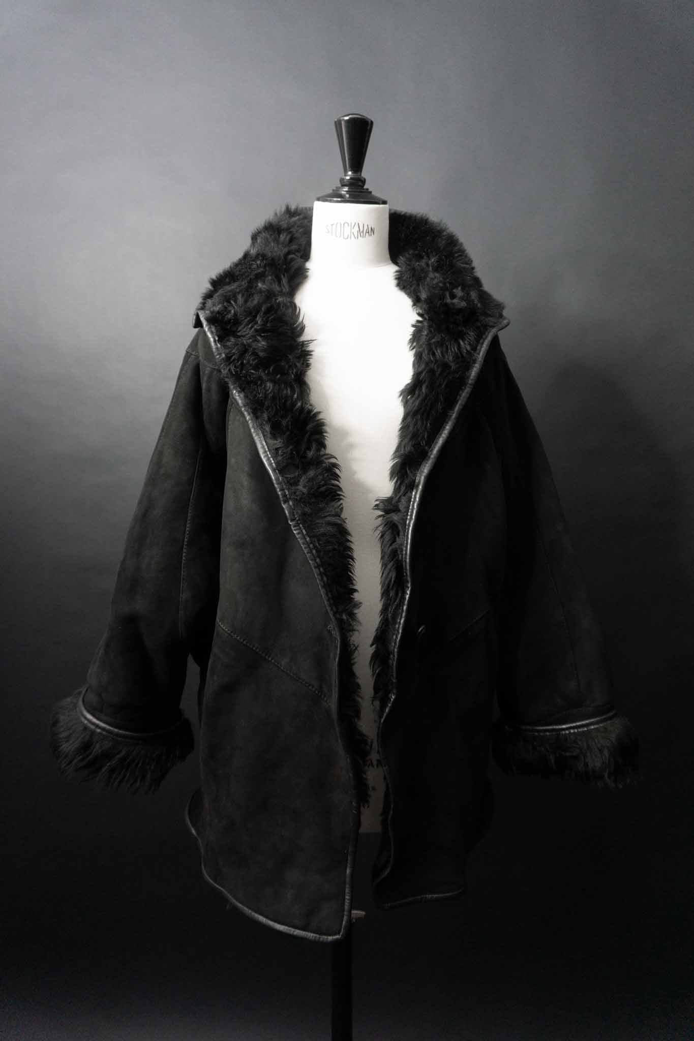 Schwarzer Vintage Lammfellmantel aus Italien mit echtem Shearling-Futter