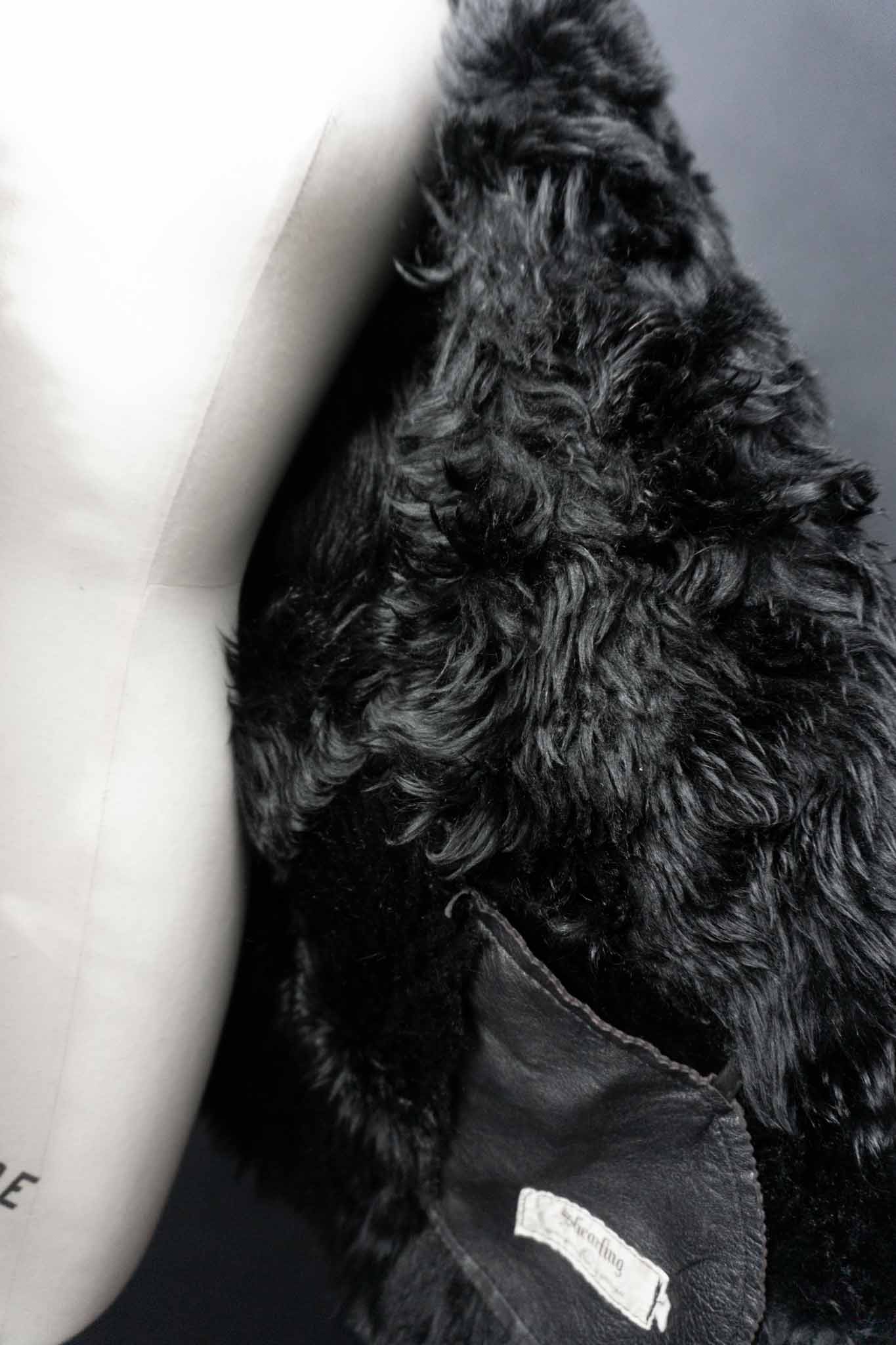 Schwarzer Vintage Lammfellmantel aus Italien mit echtem Shearling-Futter