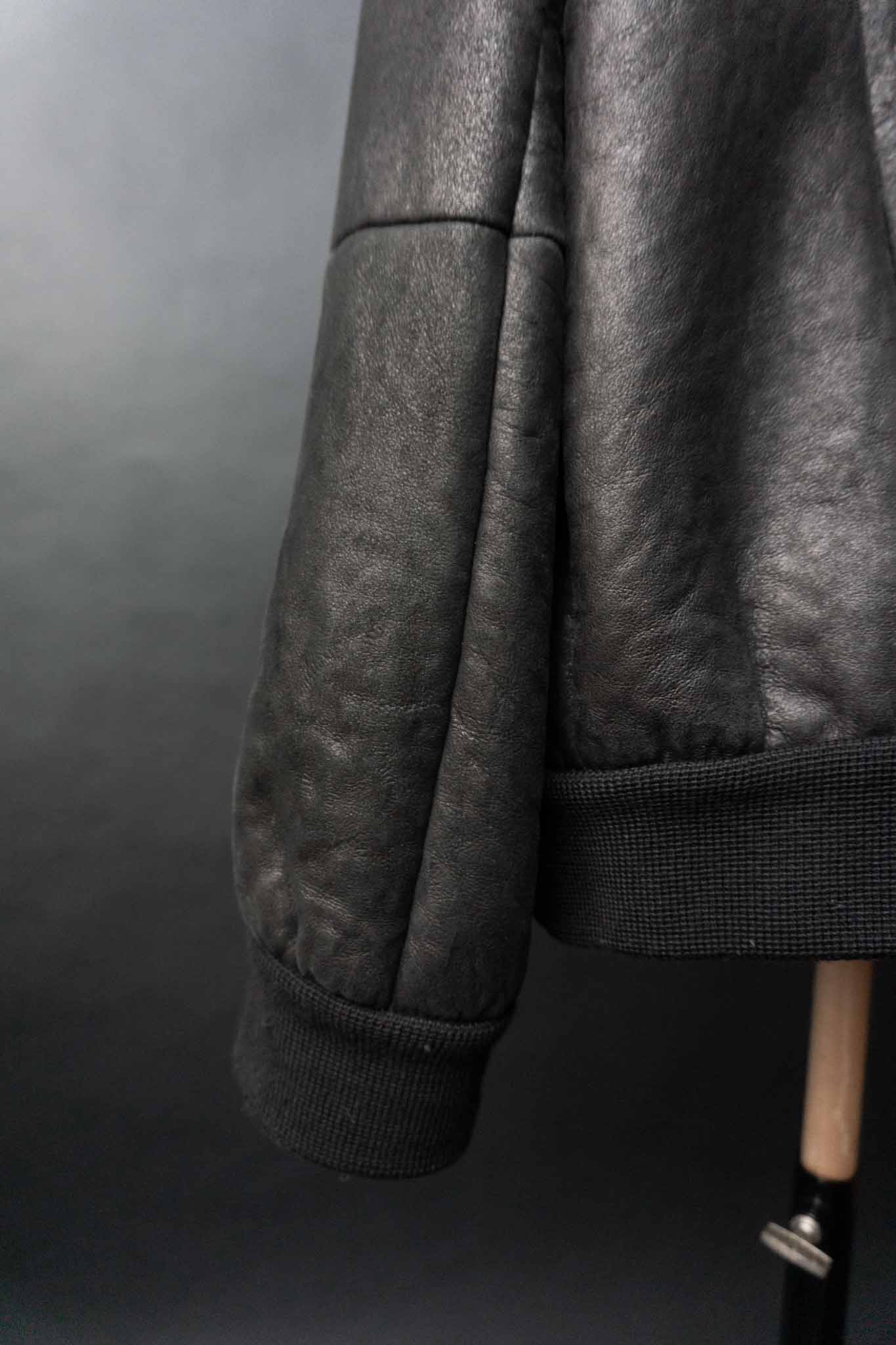 Schwarze Vintage Shearling Bomberjacke aus Lammfell mit Stehkragen