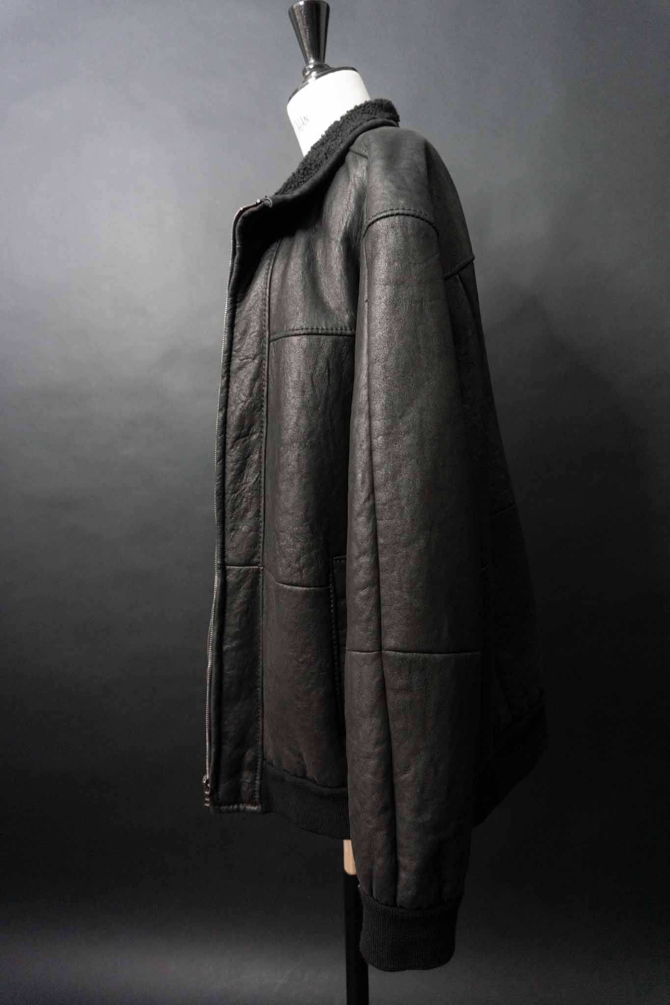 Schwarze Vintage Shearling Bomberjacke aus Lammfell mit Stehkragen