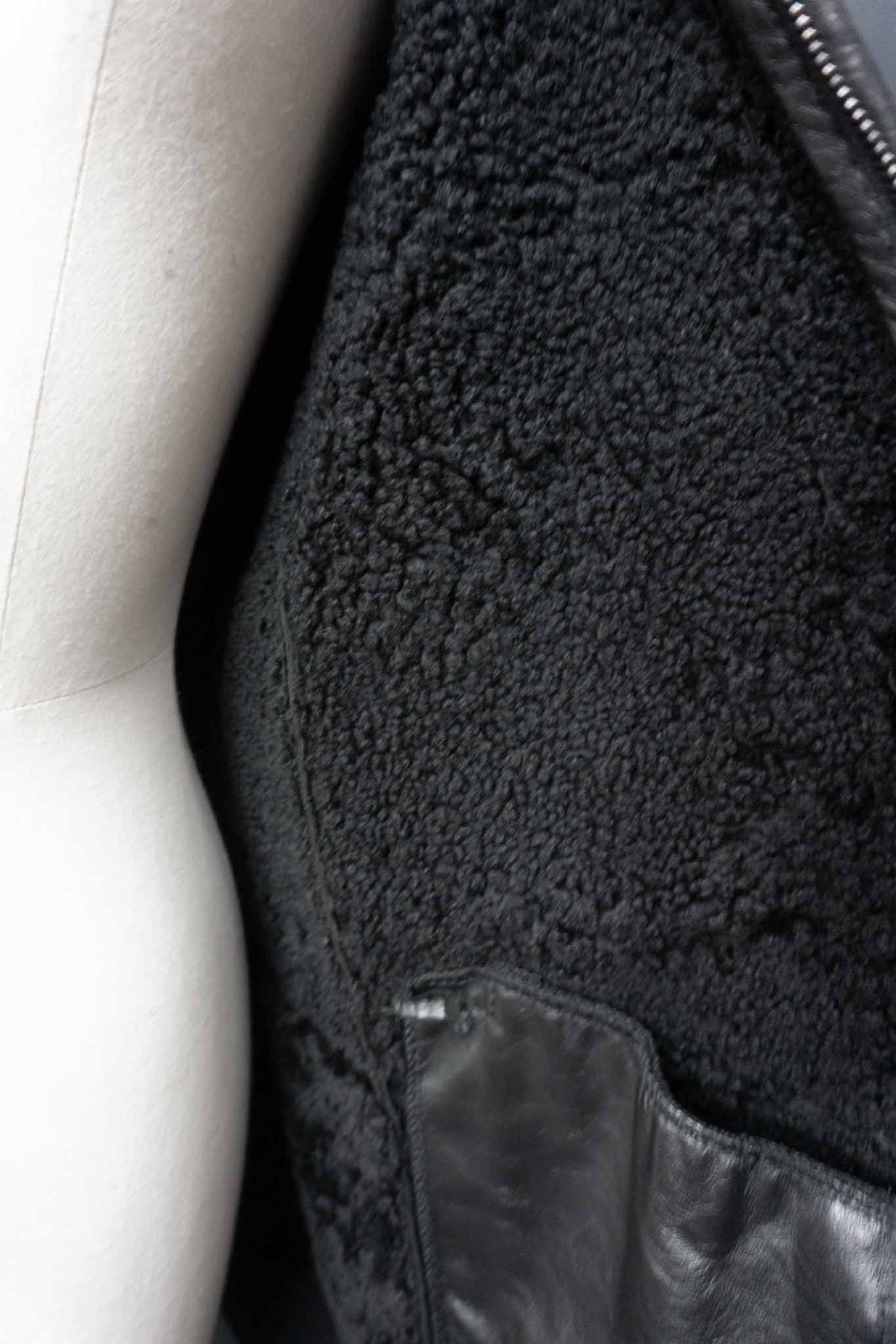 Schwarze Vintage Shearling Bomberjacke aus Lammfell mit Stehkragen