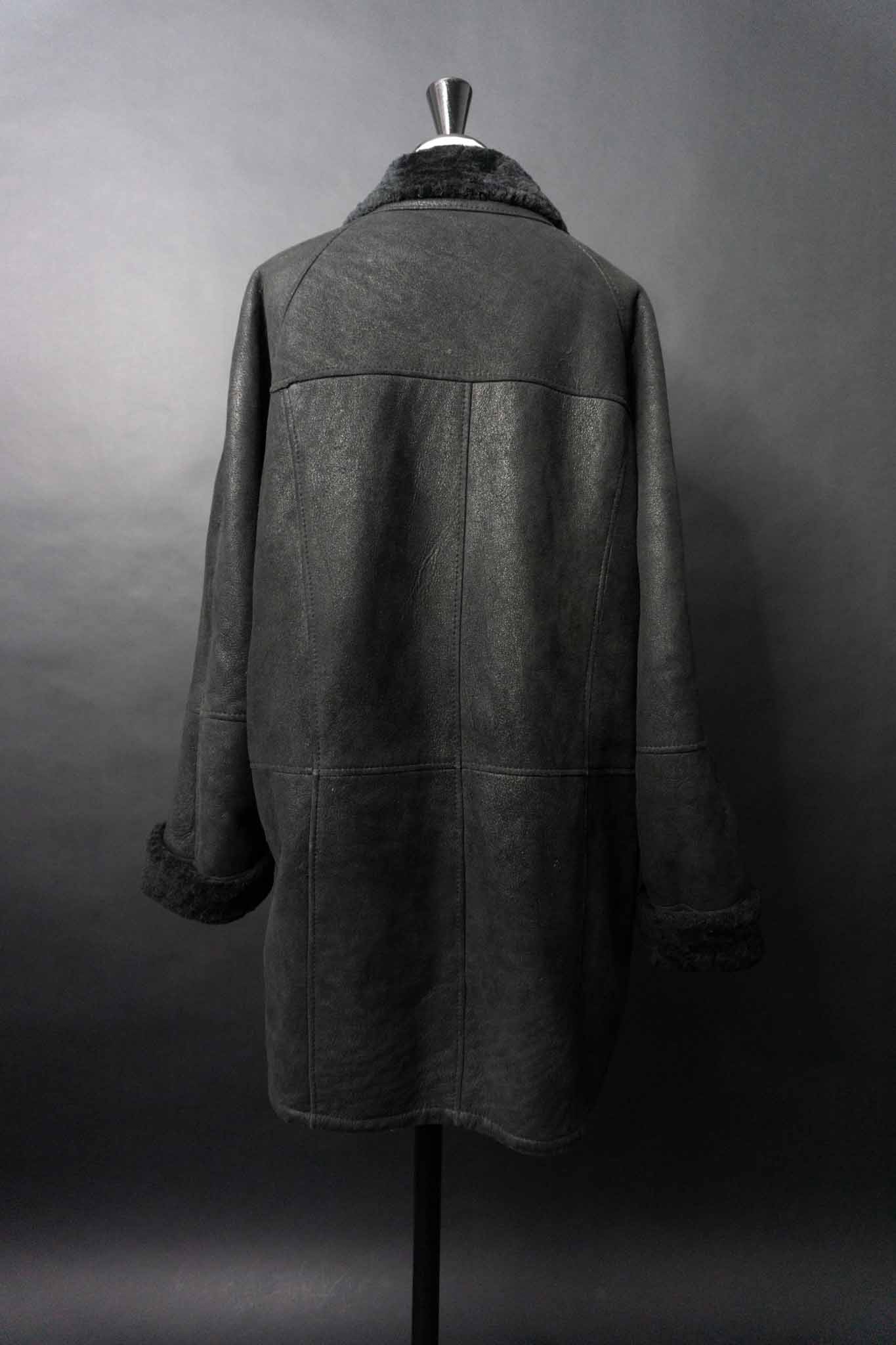 Vintage schwarzer Shearling Lammfellmantel aus echtem Lammfell – federleicht und warm