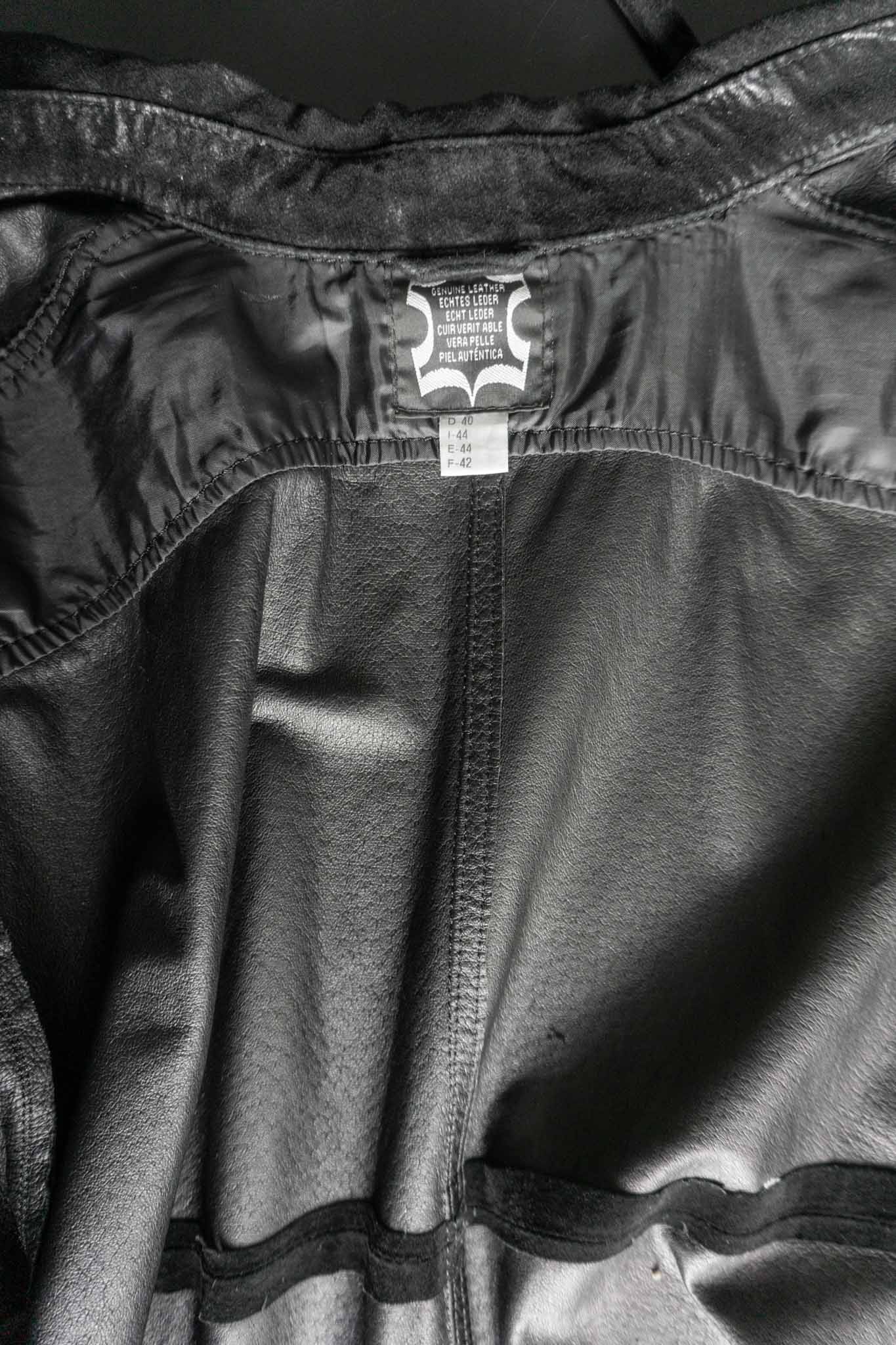 Schwarze Vintage Wildlederjacke mit Knopfleiste