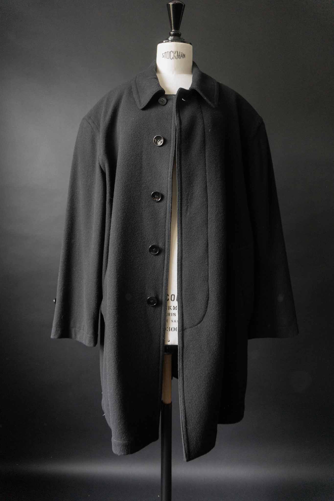 Schwarzer Vintage Wollmantel aus den 80ern mit Knopfleiste