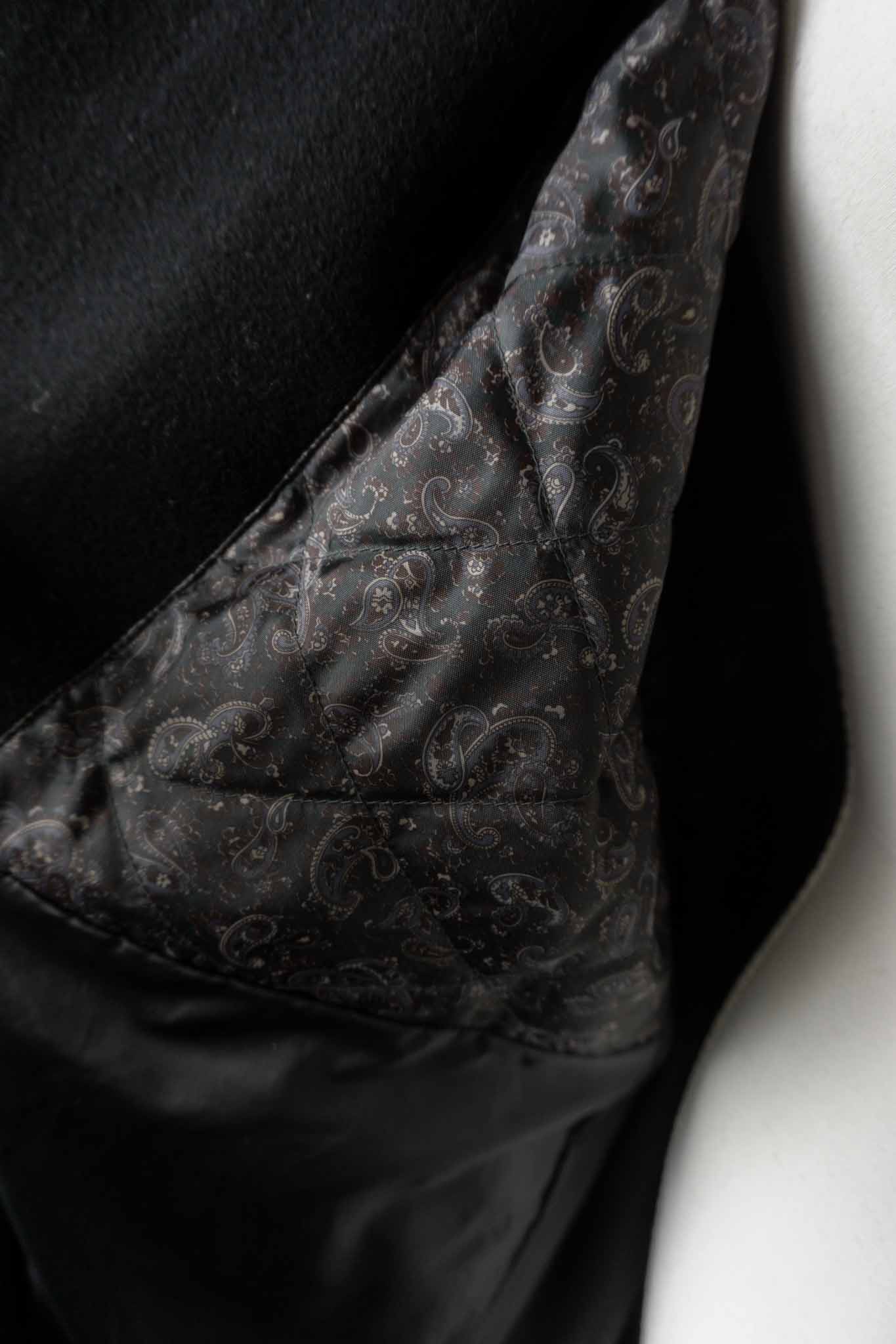 Schwarzer Vintage Wollmantel aus den 80ern mit Knopfleiste