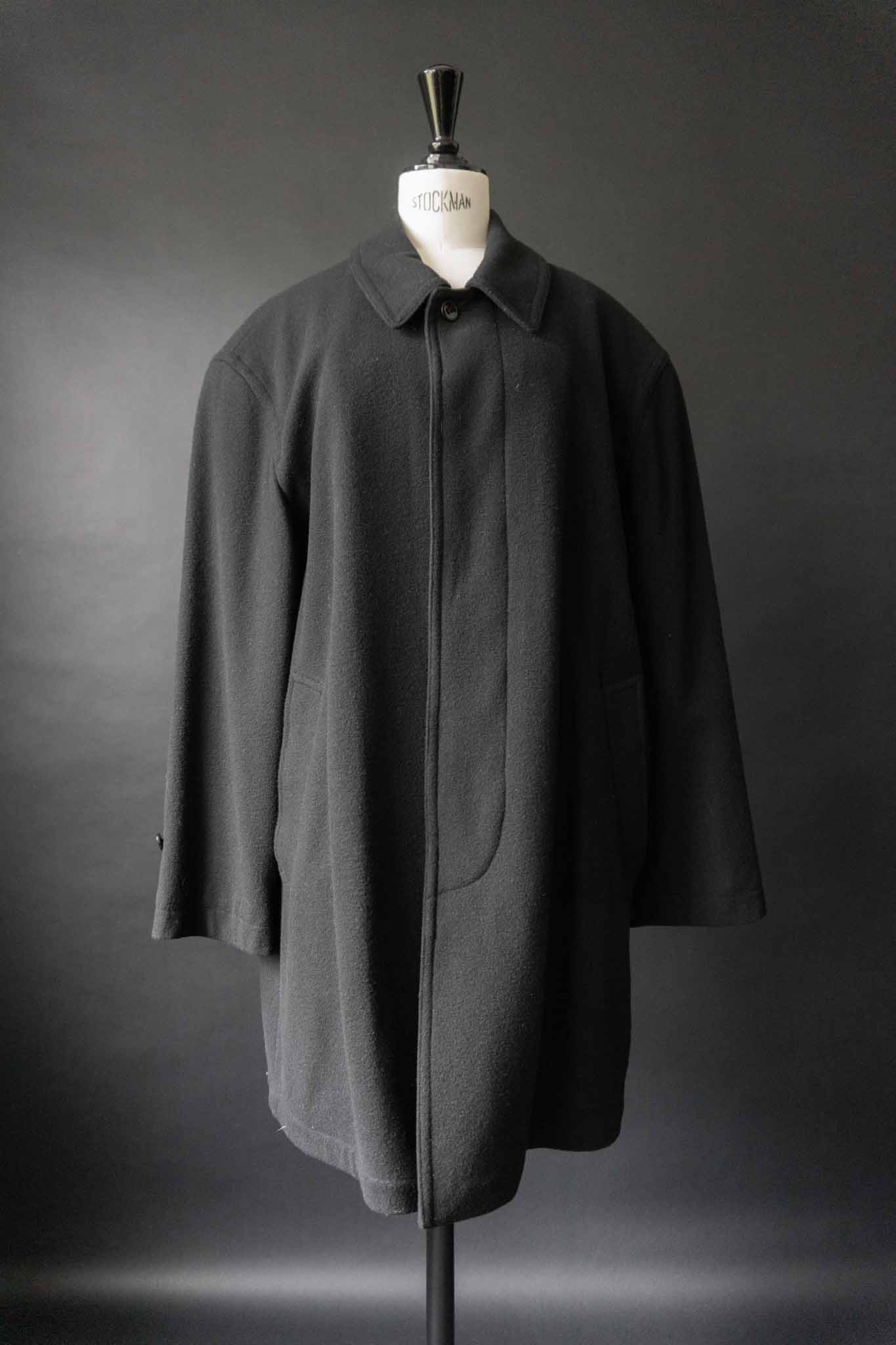 Schwarzer Vintage Wollmantel aus den 80ern mit Knopfleiste