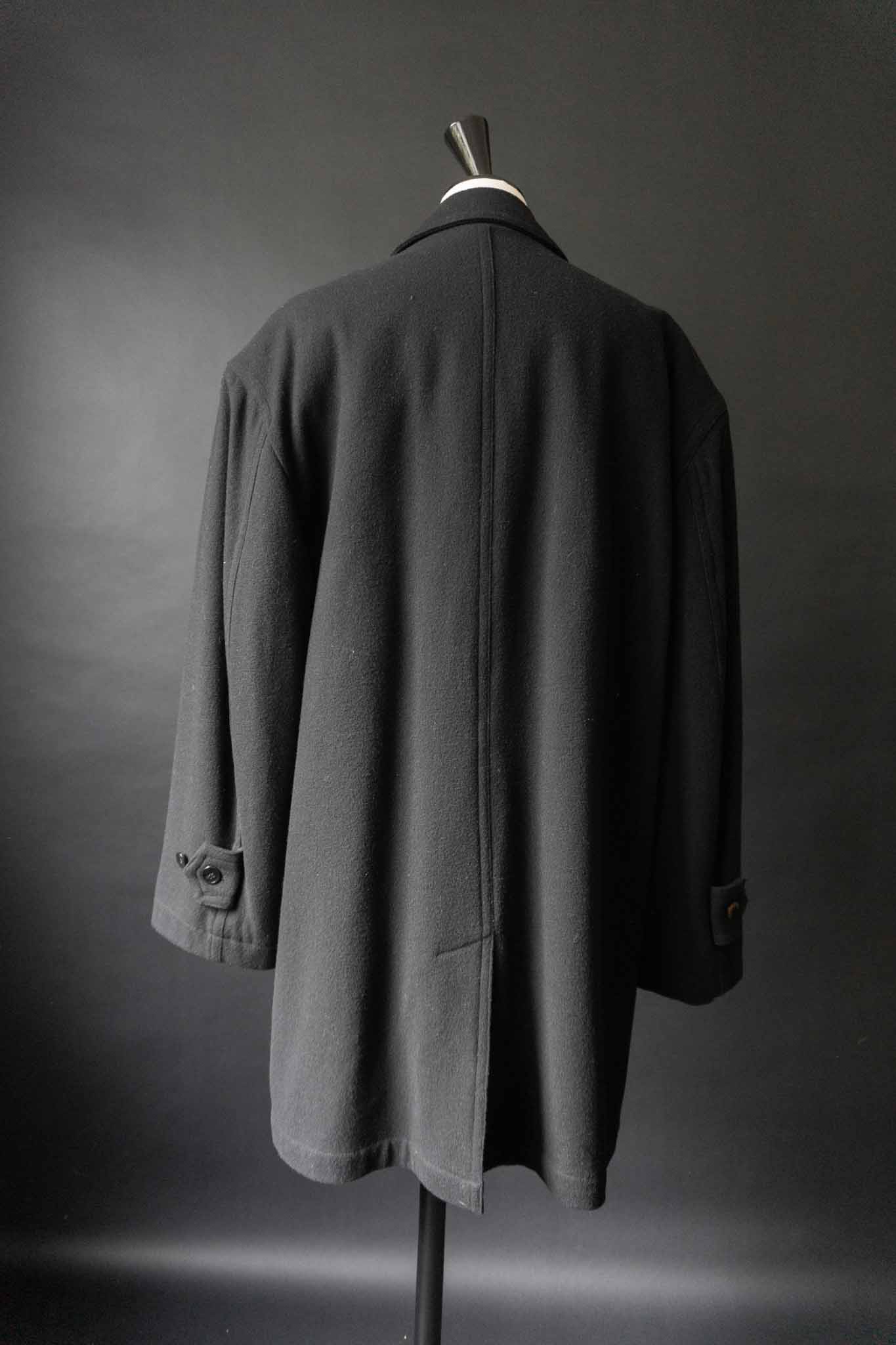 Schwarzer Vintage Wollmantel aus den 80ern mit Knopfleiste