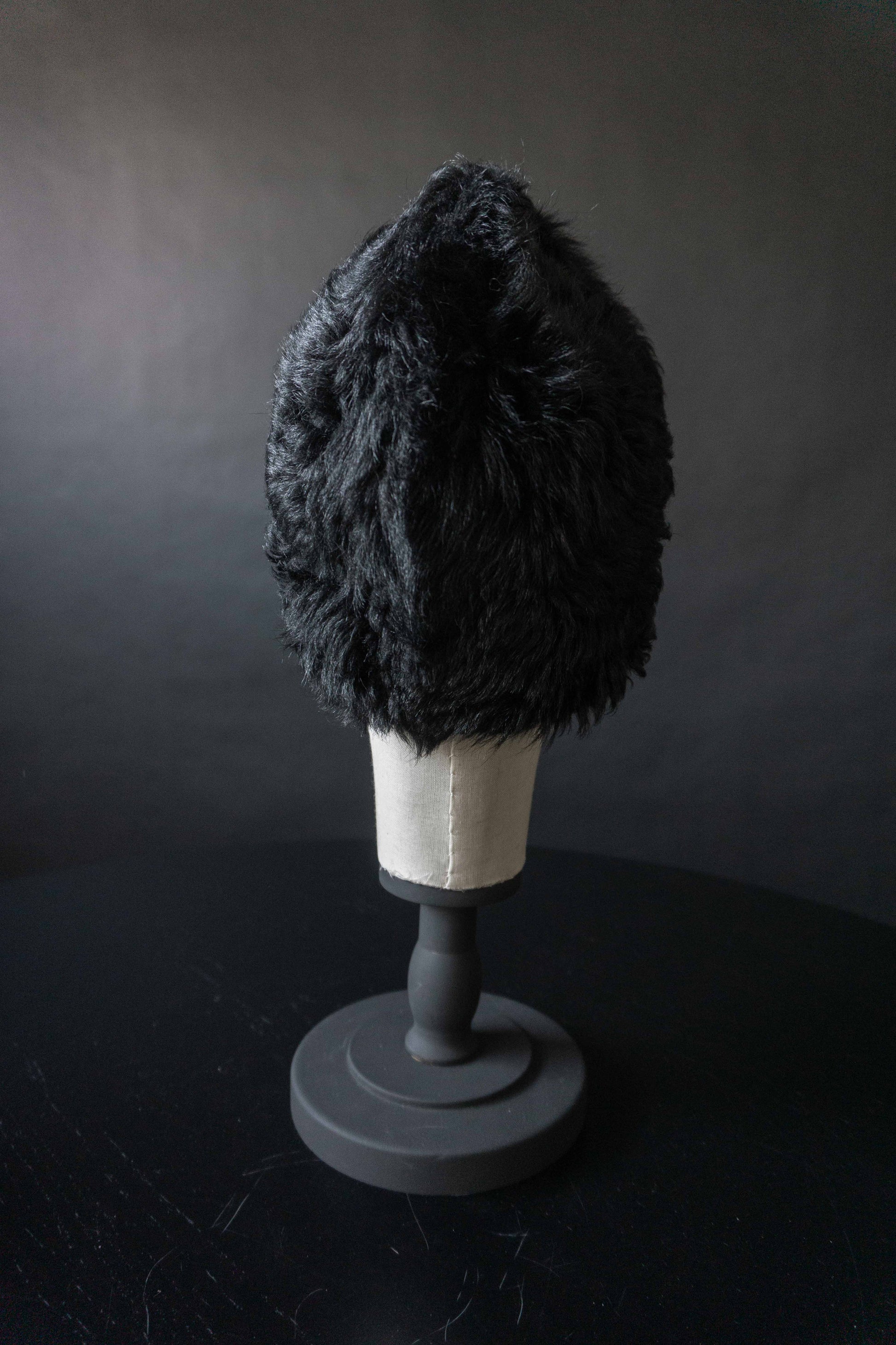 Vintage Lammfellmütze, Schwarz theplaincircle vintage