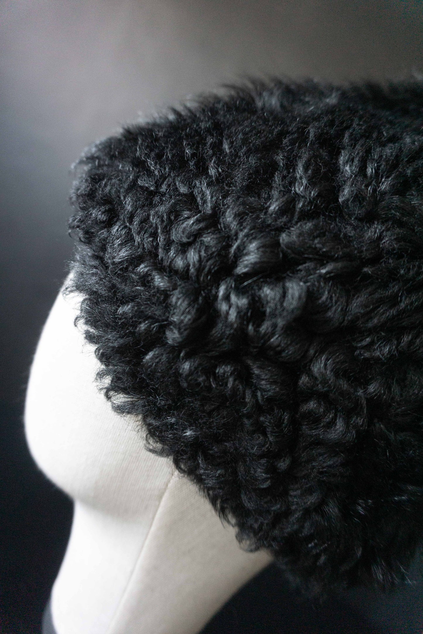 Vintage Lammfellmütze, Schwarz theplaincircle vintage