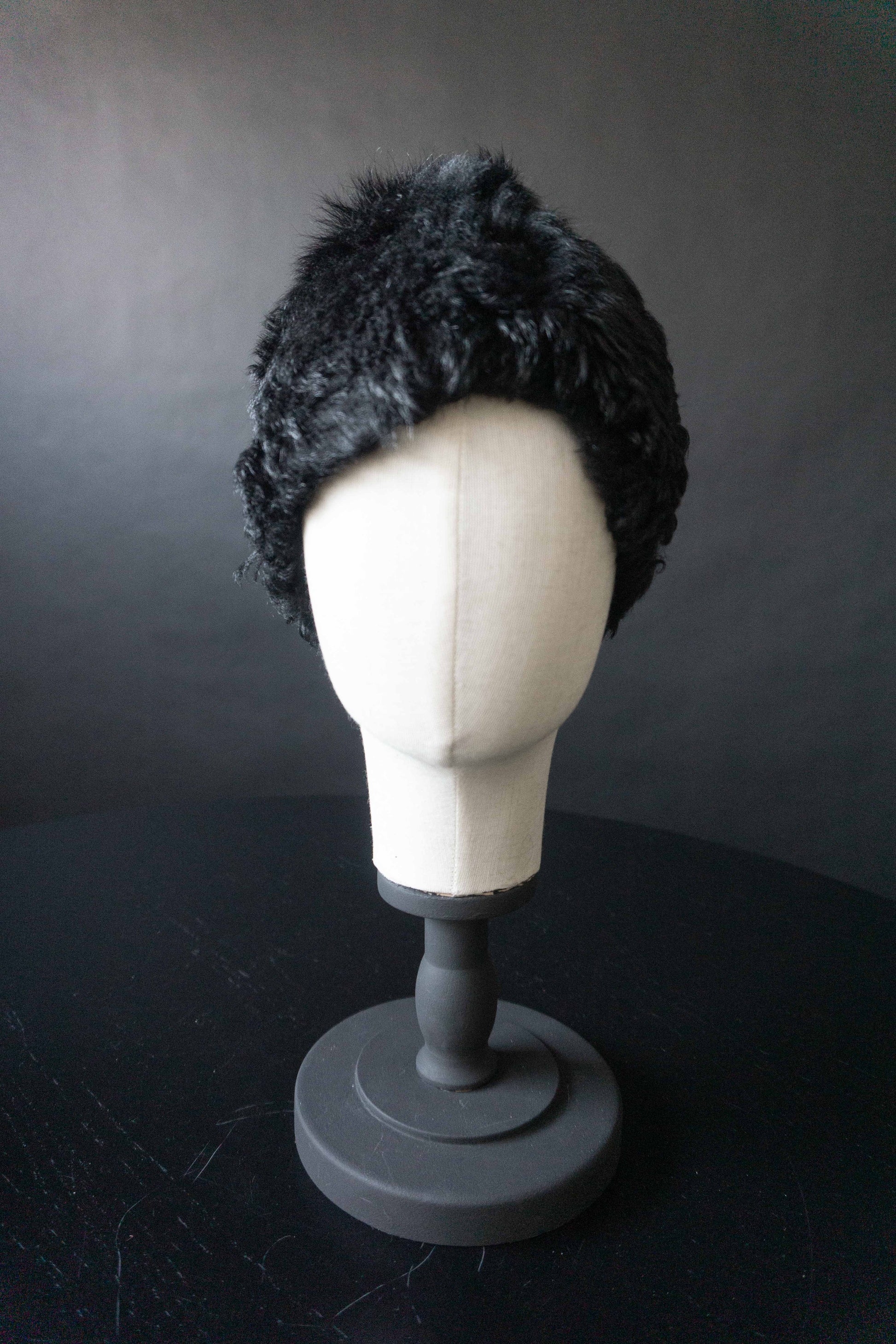 Vintage Lammfellmütze, Schwarz theplaincircle vintage