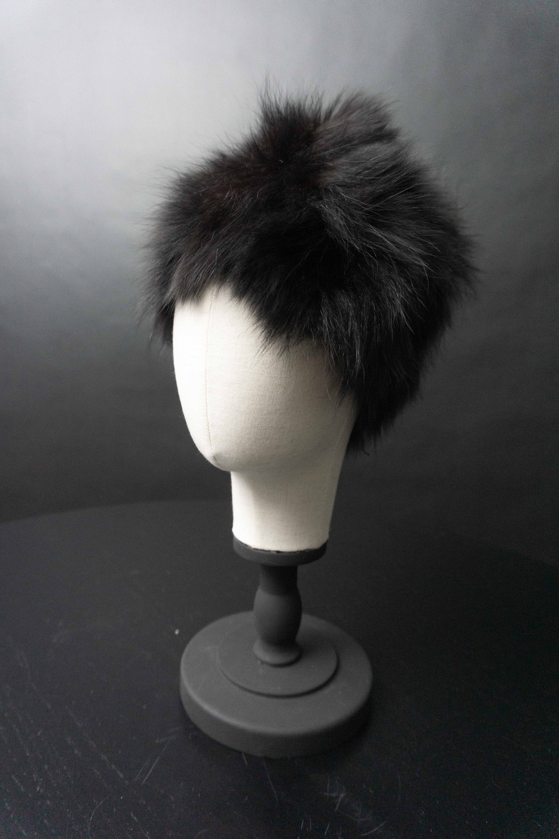 Vintage Pelzmütze, Schwarz, L theplaincircle vintage