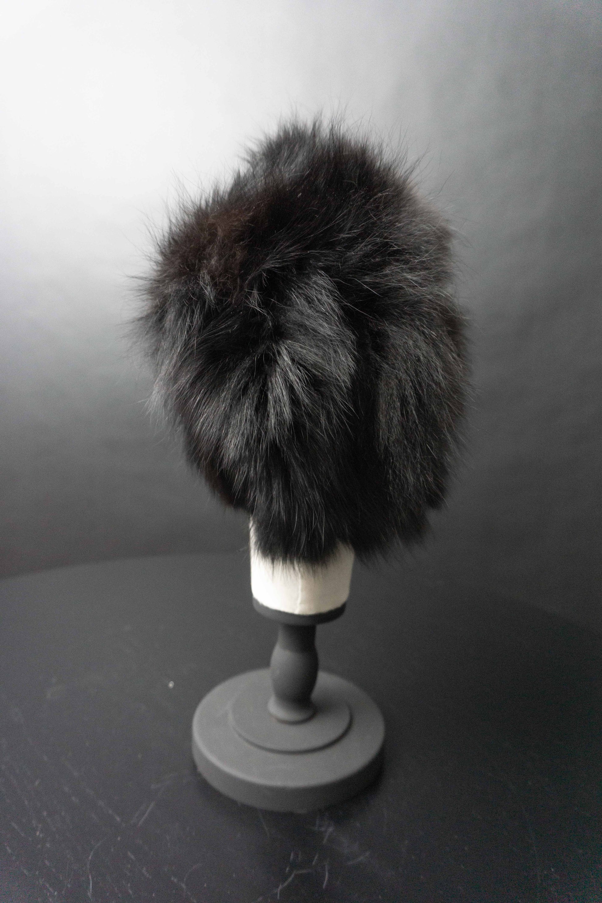 Vintage Pelzmütze, Schwarz, L theplaincircle vintage