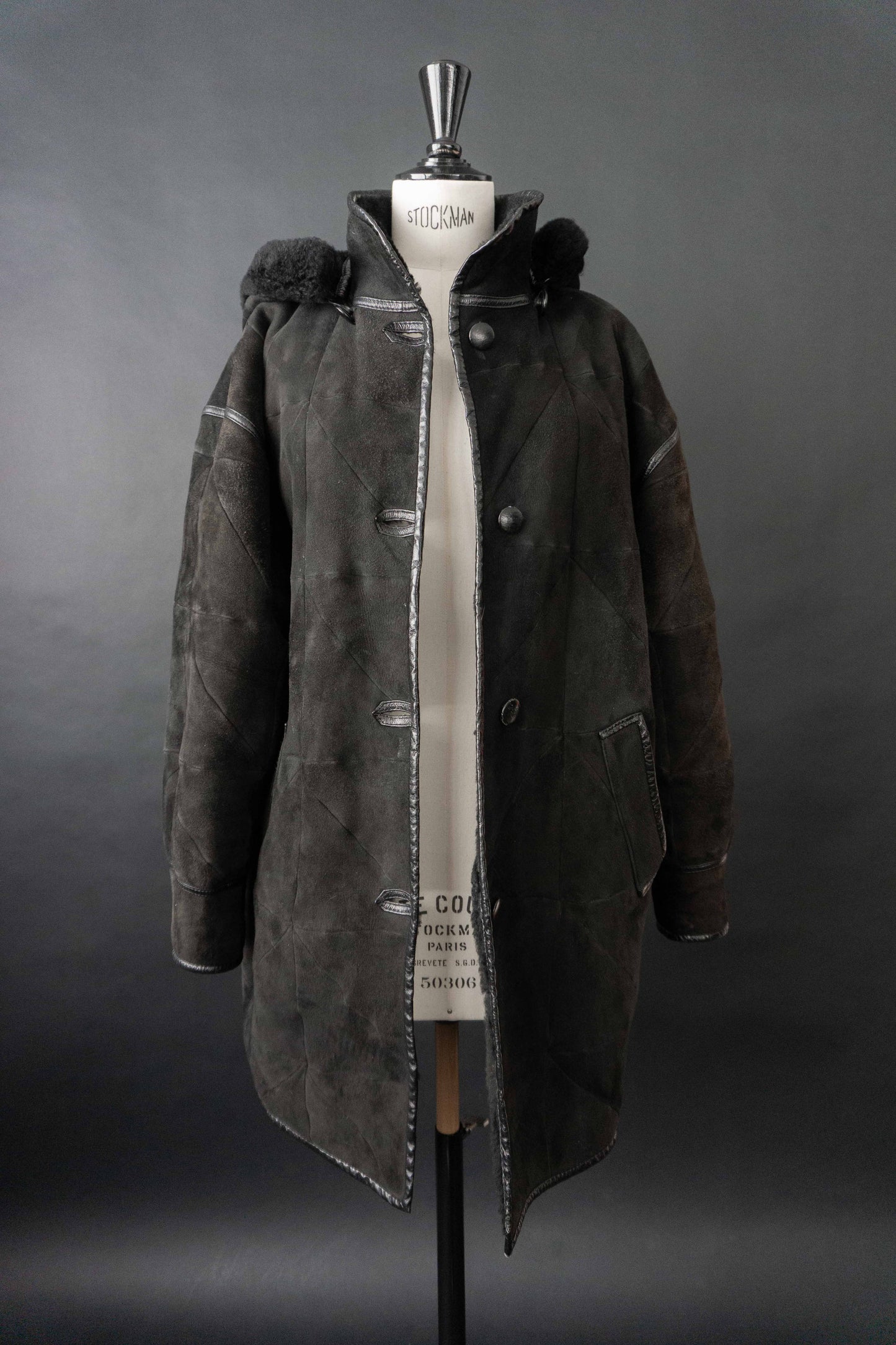 Schwarzer Vintage Lammfellmantel mit Kapuze aus echtem Shearling