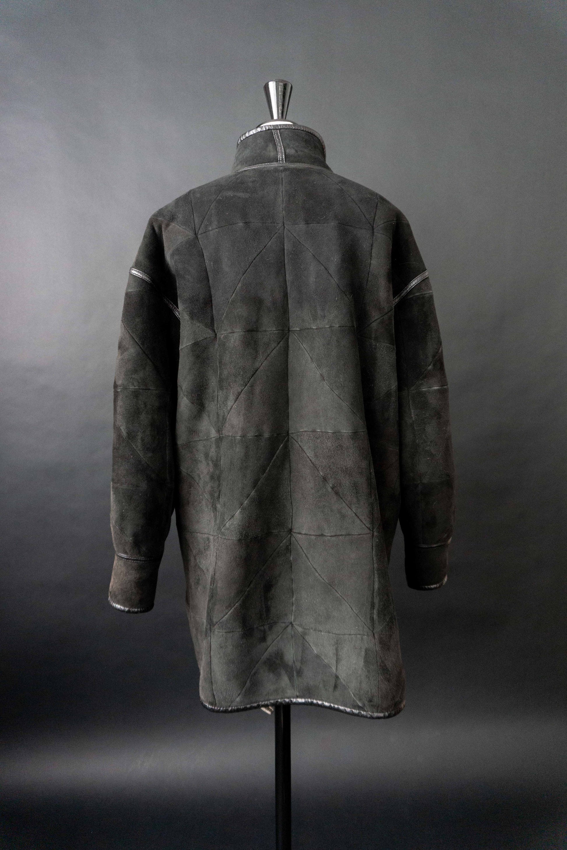 Schwarzer Vintage Lammfellmantel mit Kapuze aus echtem Shearling