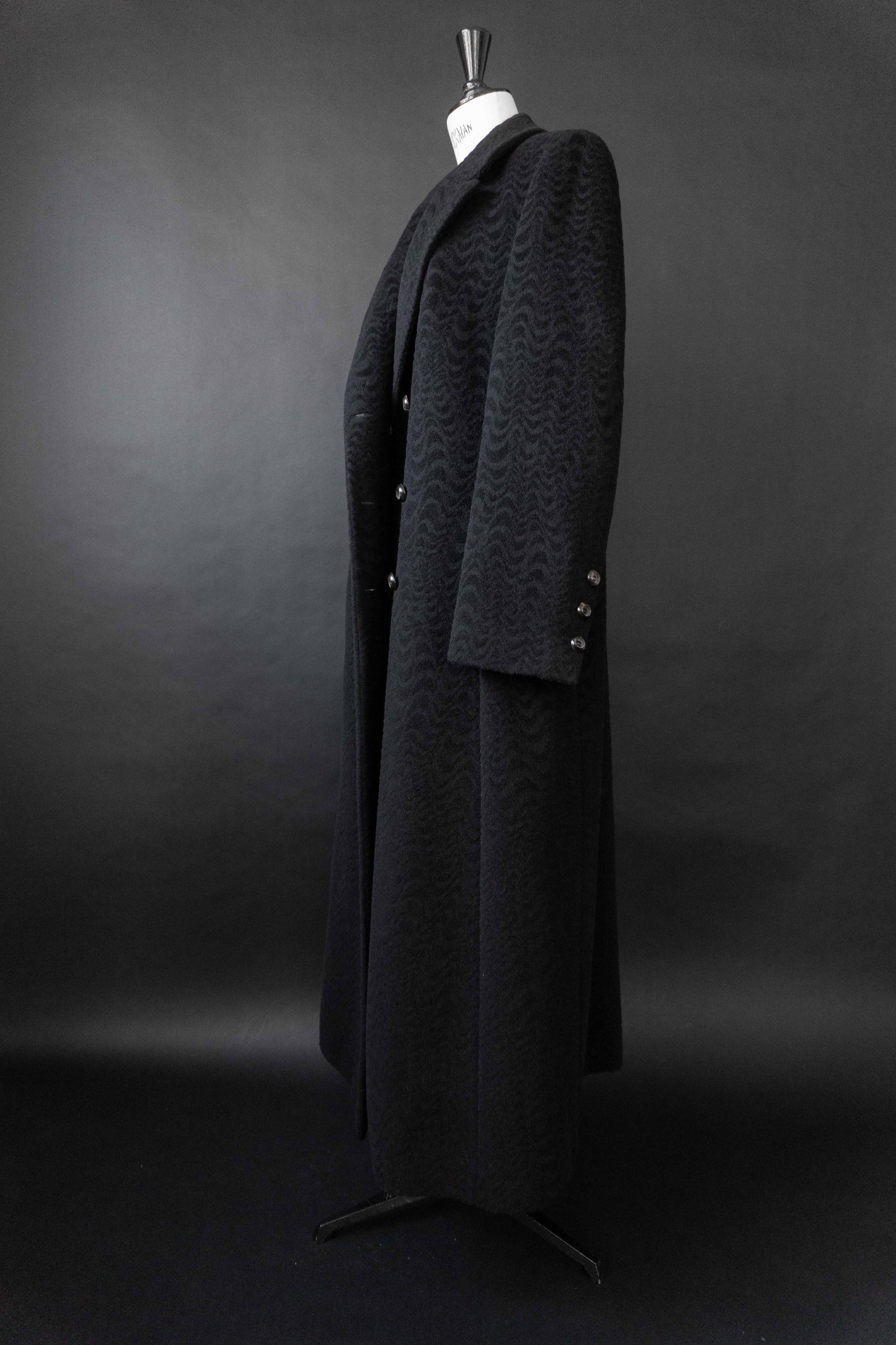 Schwarzer Vintage Wollmantel von Laurel aus den 90er Jahren mit strukturierter Oberfläche und doppelreihiger Knopfleiste