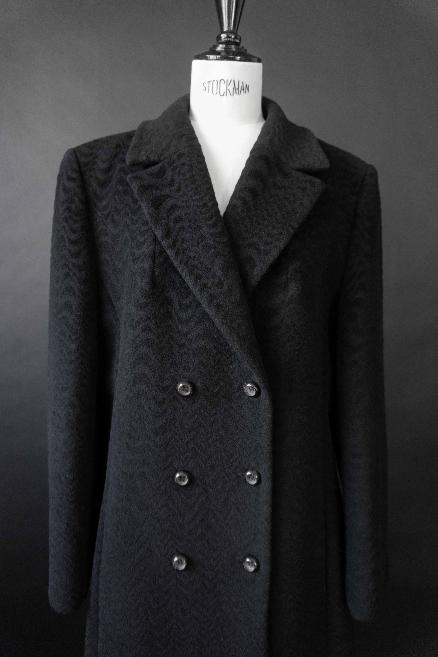 Schwarzer Vintage Wollmantel von Laurel aus den 90er Jahren mit strukturierter Oberfläche und doppelreihiger Knopfleiste