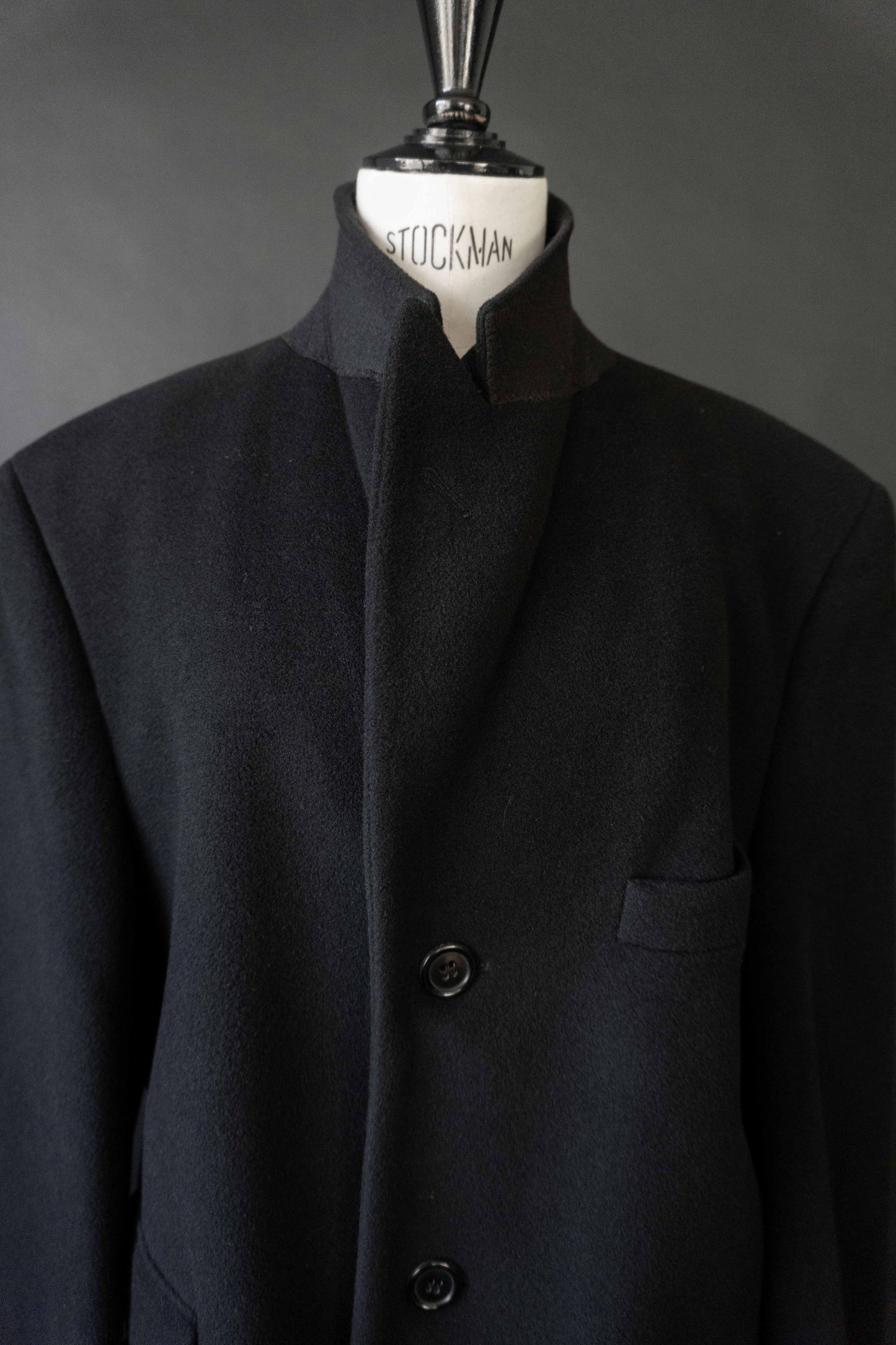 Schwarzer Vintage Woll-Kaschmir Mantel von Givenchy Men mit minimalistischer Avantgarde-Silhouette