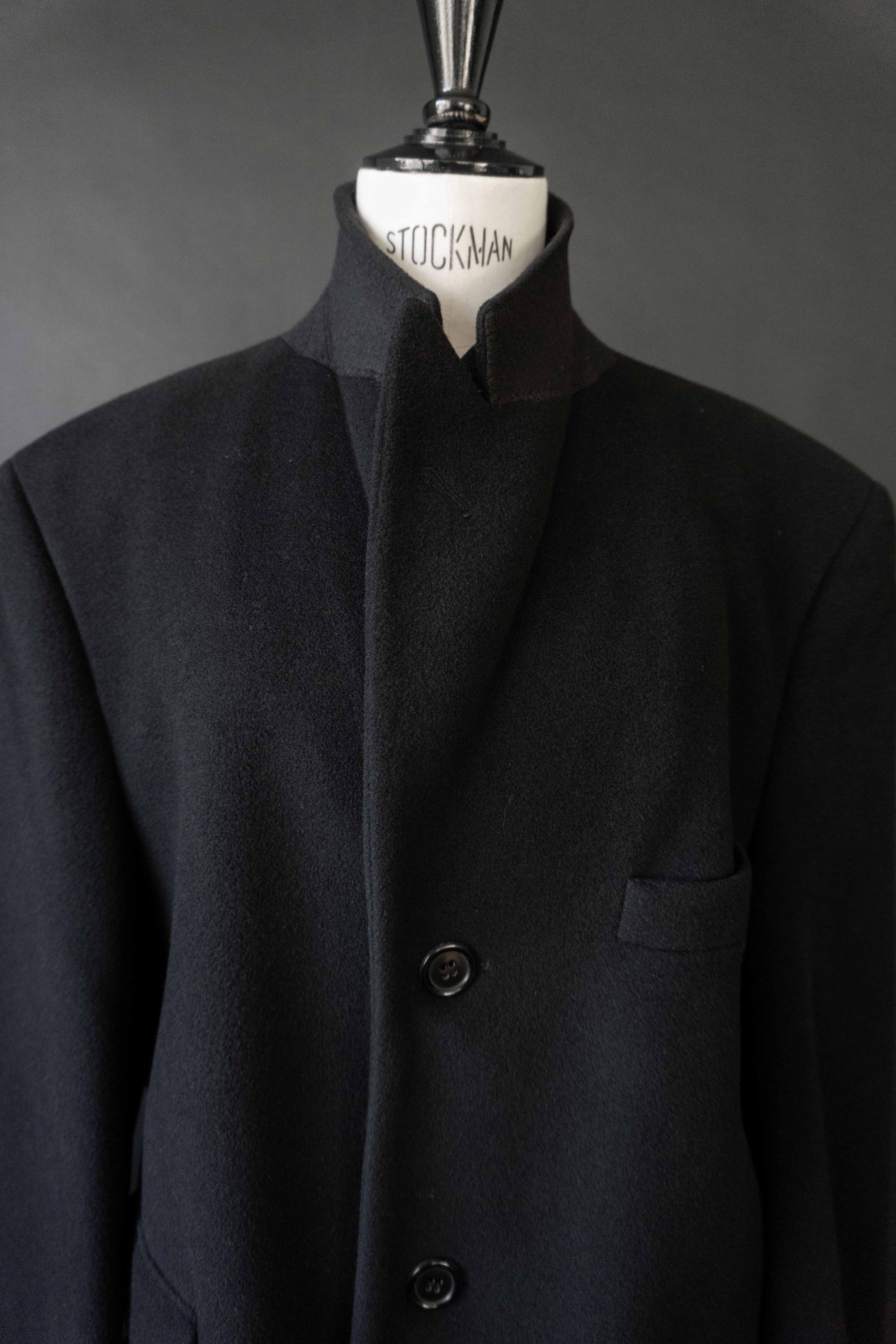 Schwarzer Vintage Woll-Kaschmir Mantel von Givenchy Men mit minimalistischer Avantgarde-Silhouette