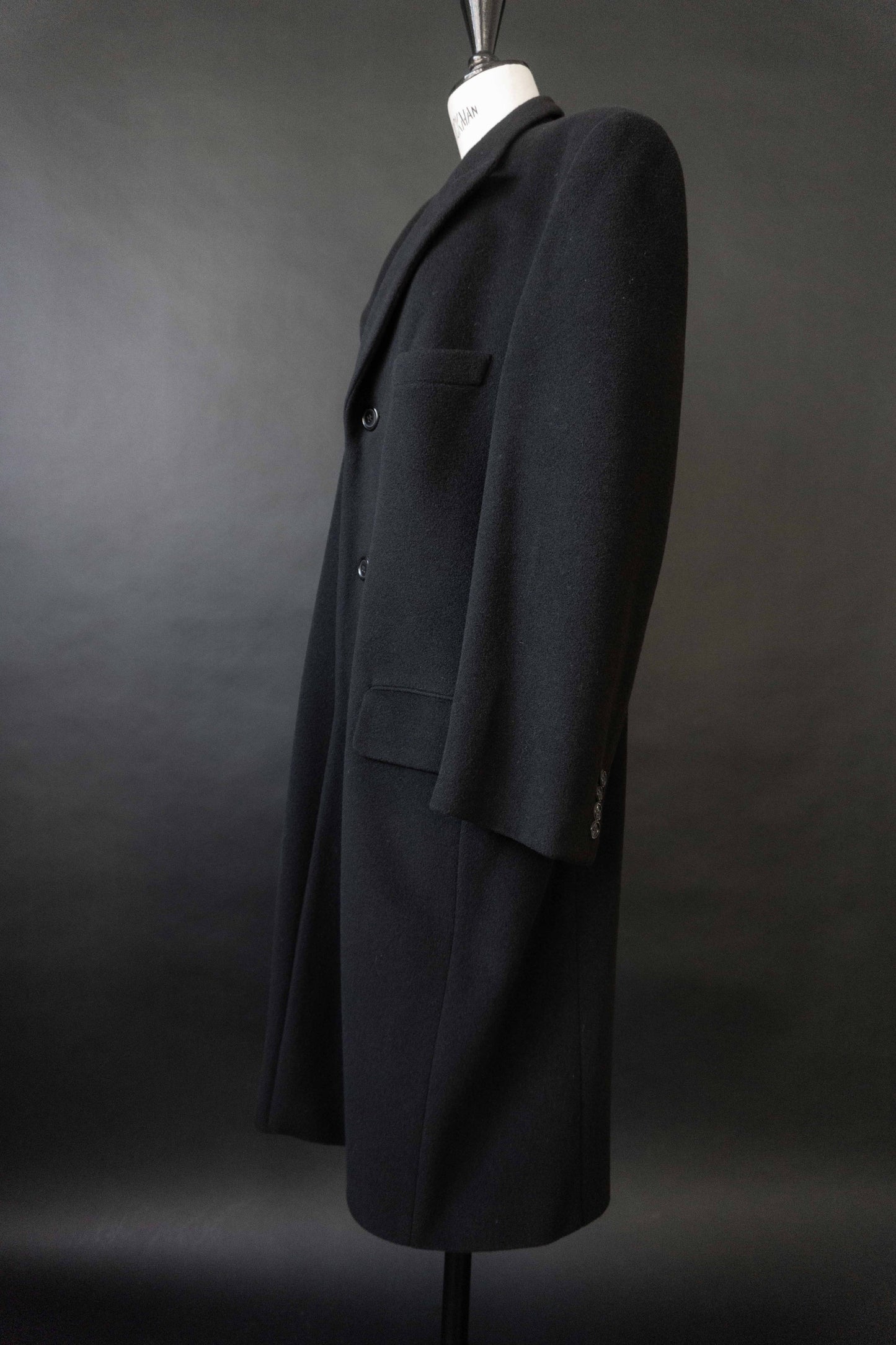 Schwarzer Vintage Woll-Kaschmir Mantel von Givenchy Men mit minimalistischer Avantgarde-Silhouette