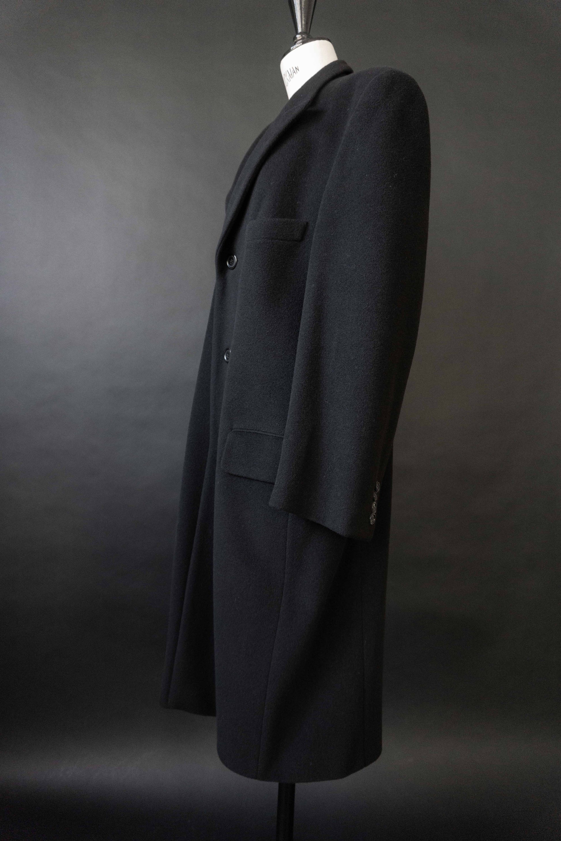 Schwarzer Vintage Woll-Kaschmir Mantel von Givenchy Men mit minimalistischer Avantgarde-Silhouette