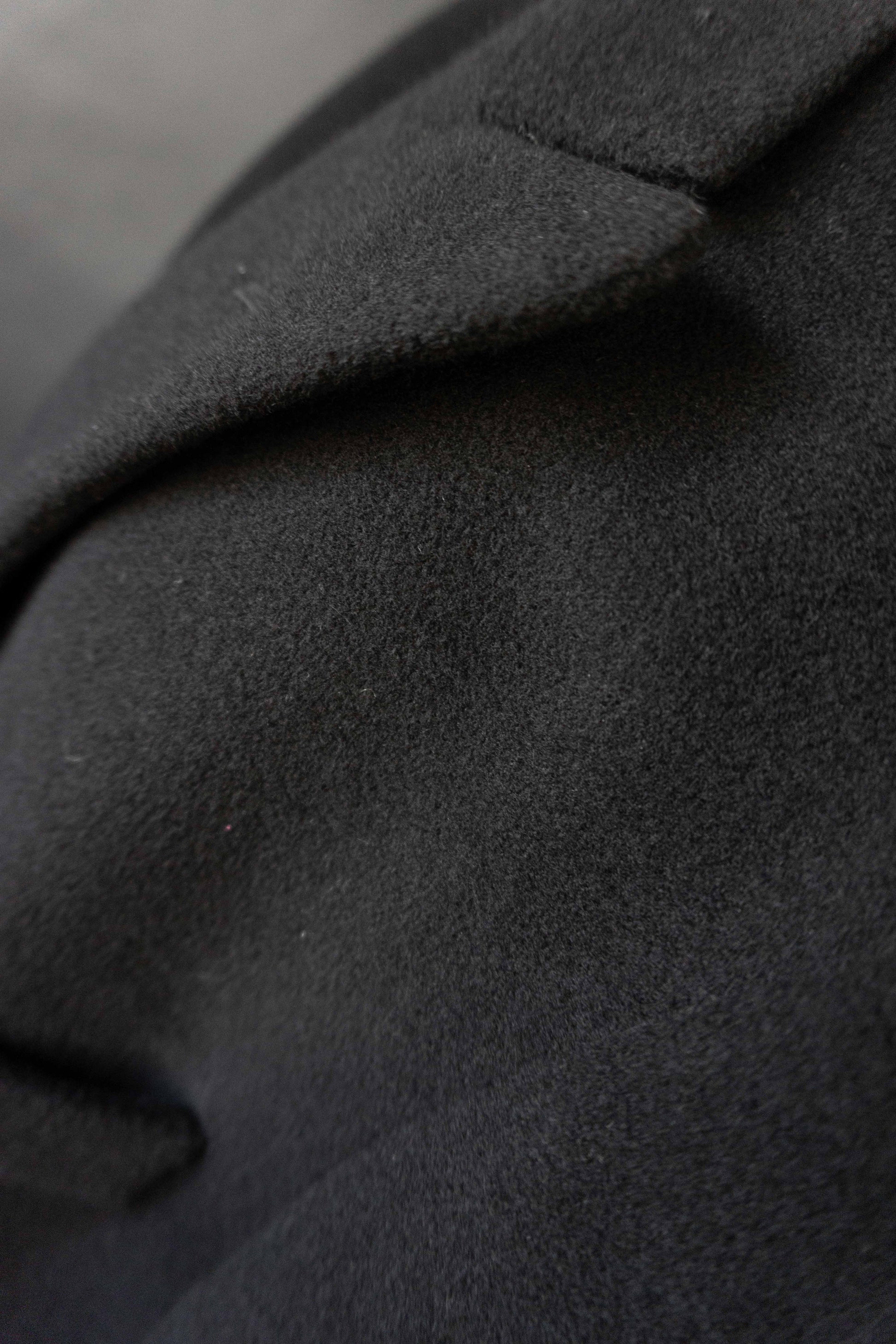 Schwarzer Vintage Woll-Kaschmir Mantel von Givenchy Men mit minimalistischer Avantgarde-Silhouette