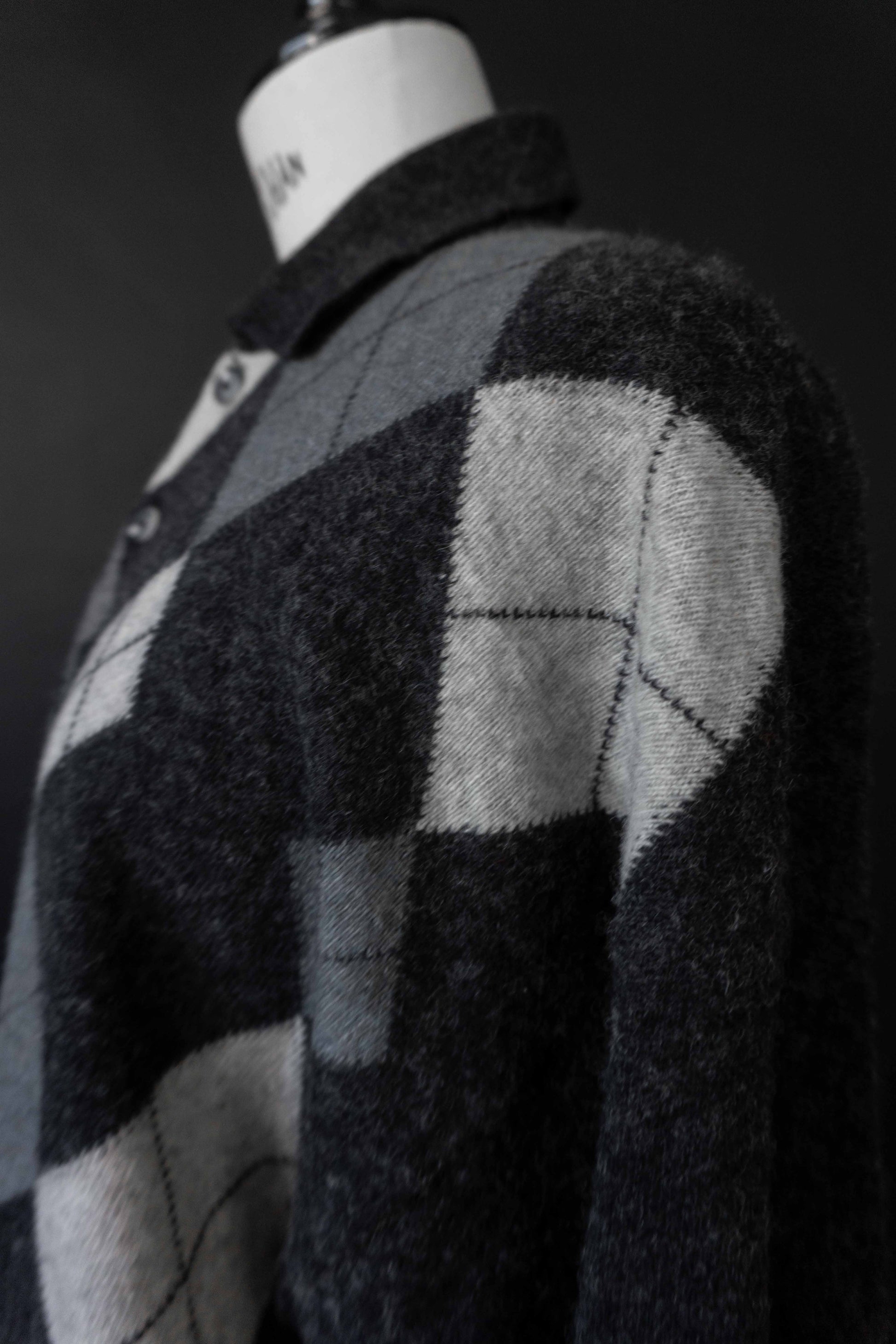 Vintage Karopullover aus Wolle mit Troyer-Kragen, M–L theplaincircle vintage