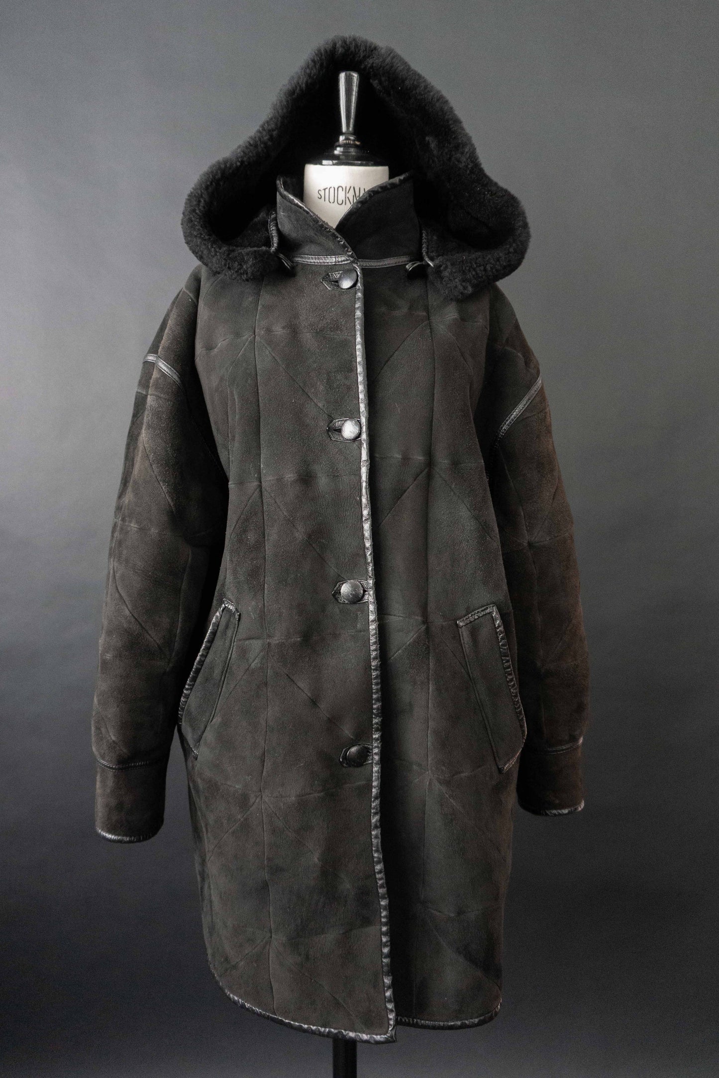 Schwarzer Vintage Lammfellmantel mit Kapuze aus echtem Shearling